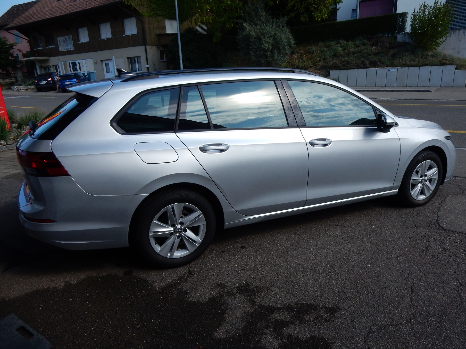 VW Golf Variant 1.5 eTSI mHEV Life-image-4