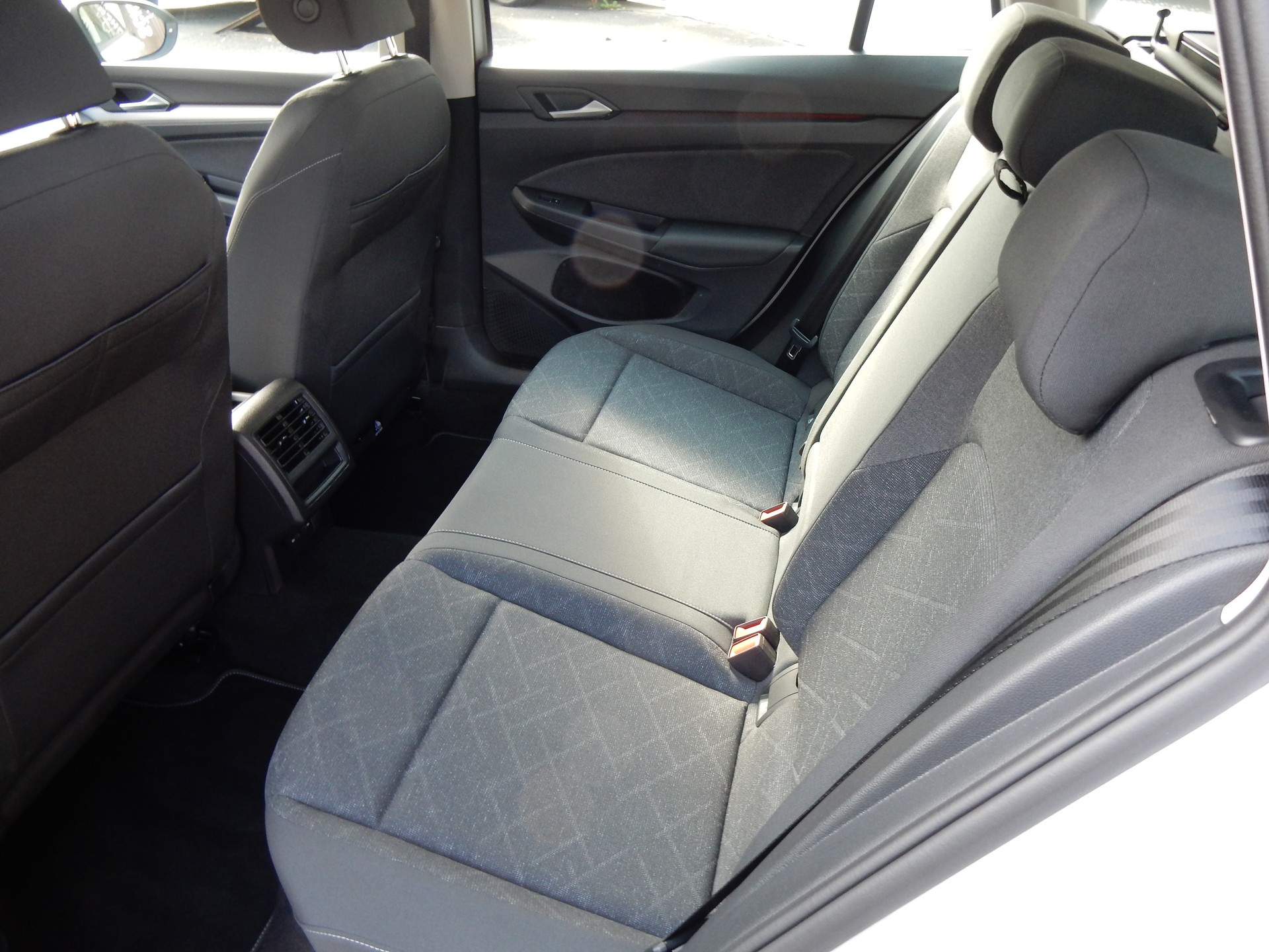 VW Golf Variant 1.5 eTSI mHEV Life-image-7