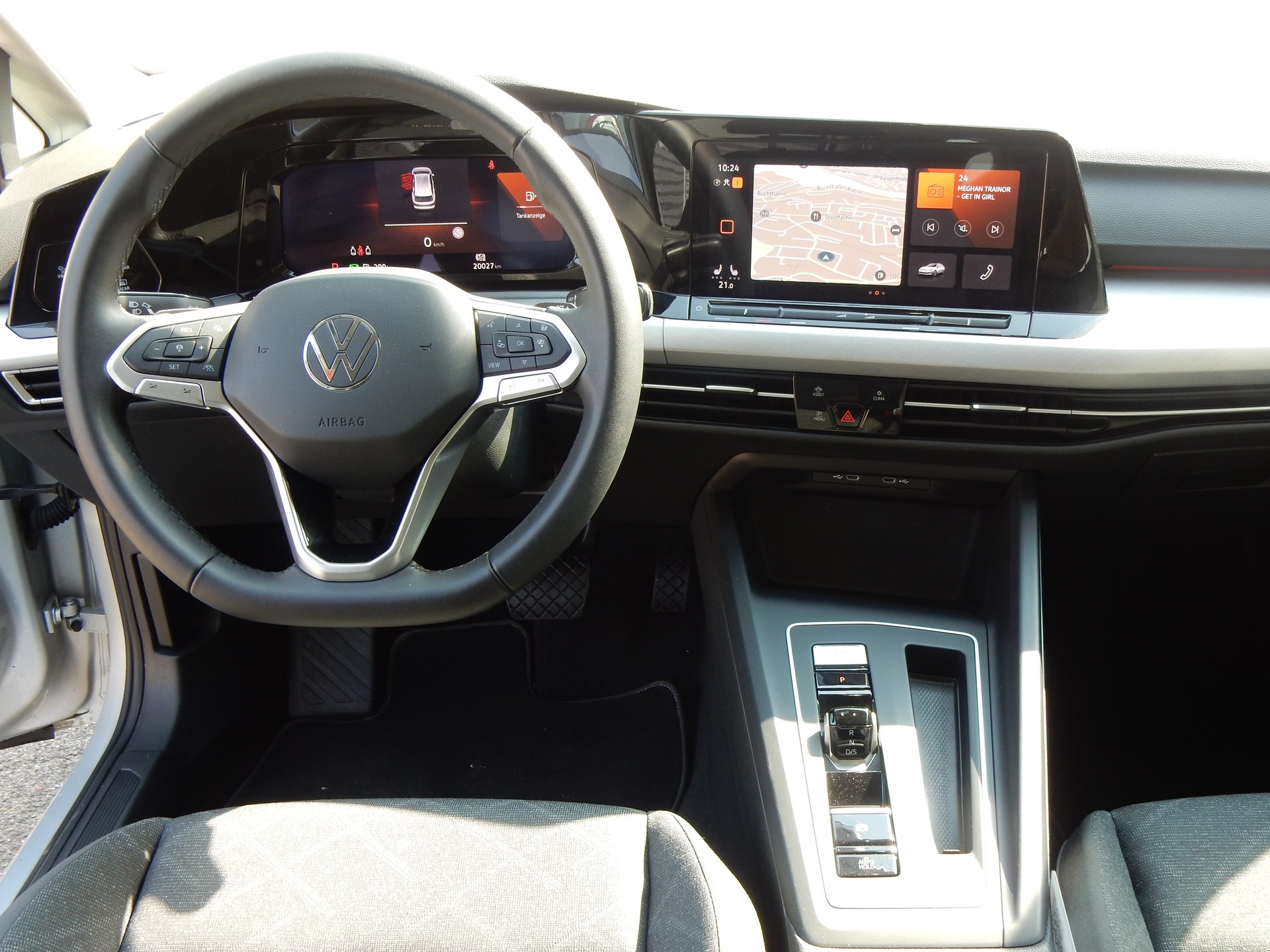 VW Golf Variant 1.5 eTSI mHEV Life-image-10