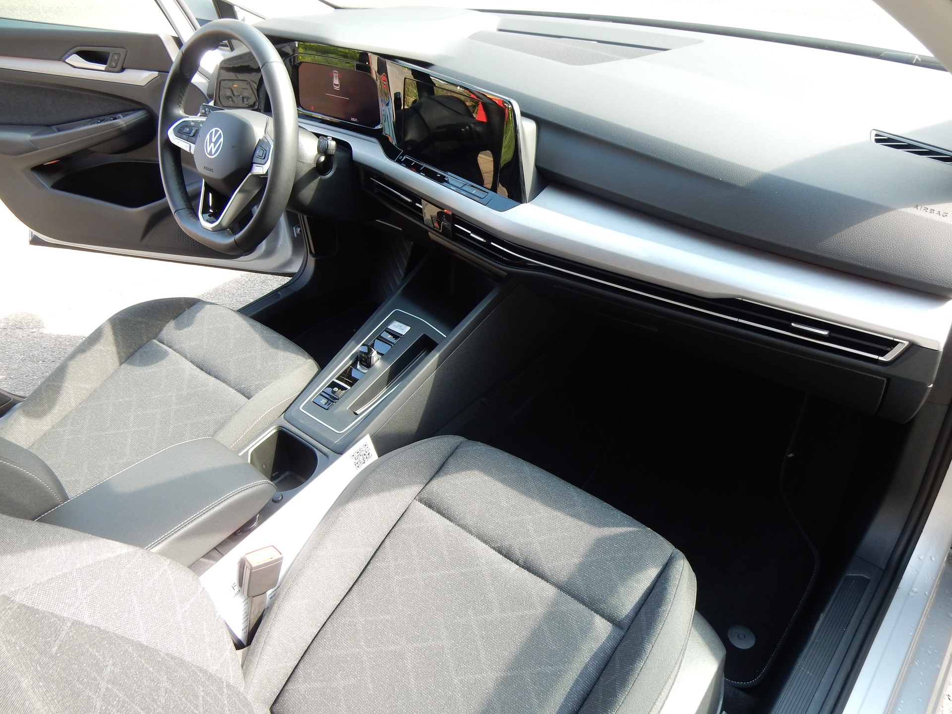 VW Golf Variant 1.5 eTSI mHEV Life-image-9