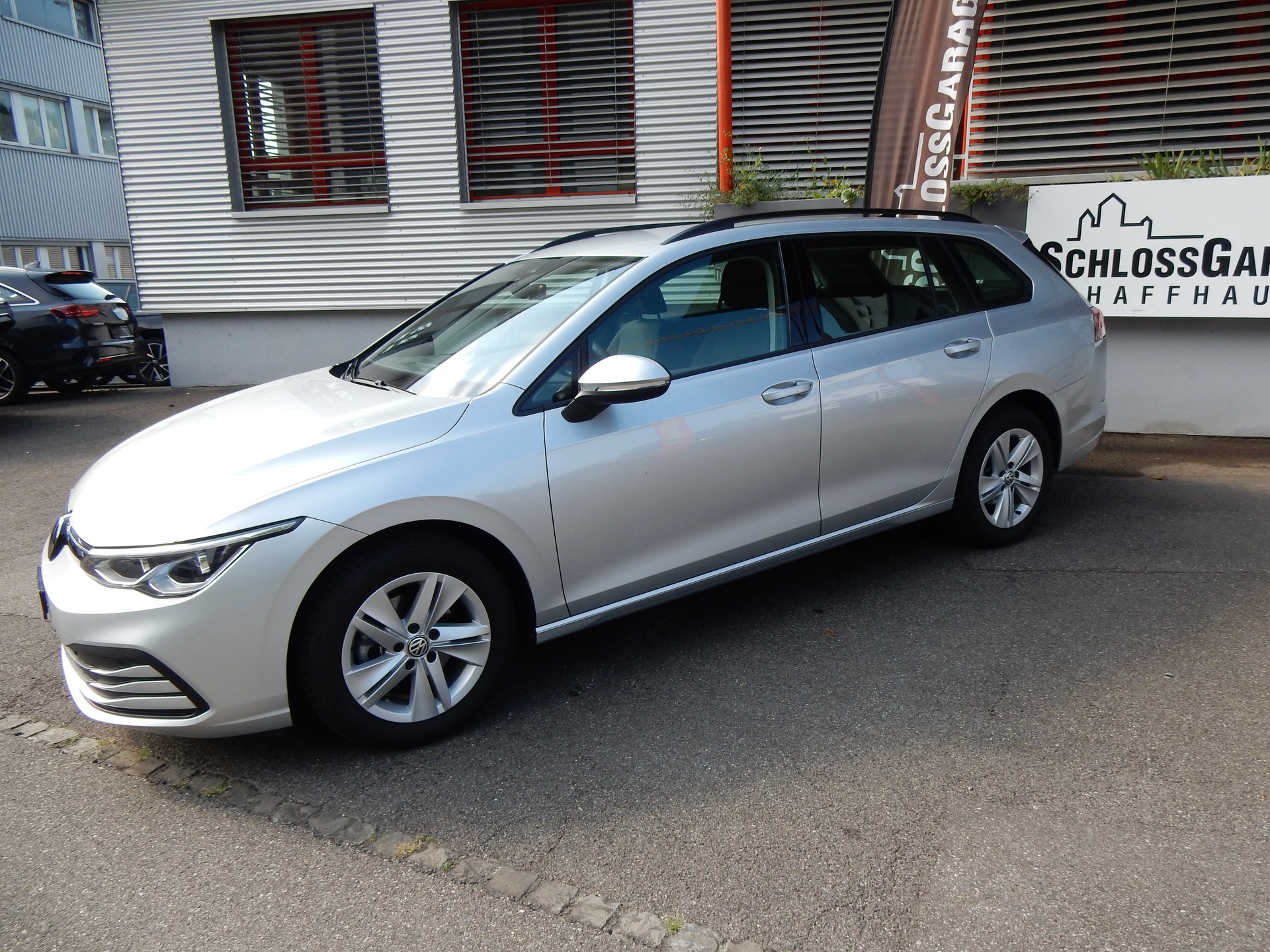 VW Golf Variant 1.5 eTSI mHEV Life-image-2