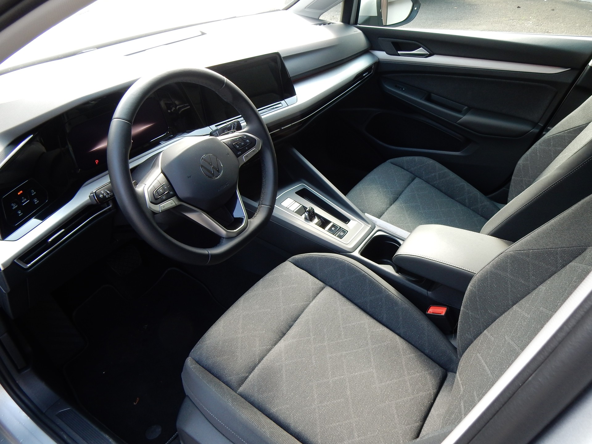 VW Golf Variant 1.5 eTSI mHEV Life-image-6