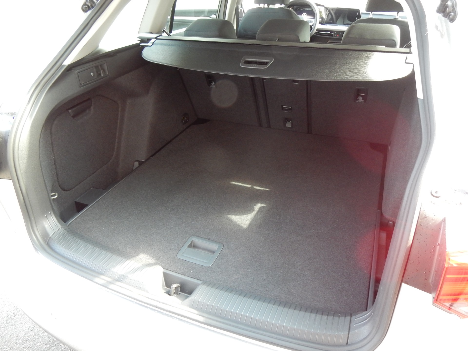 VW Golf Variant 1.5 eTSI mHEV Life-image-8
