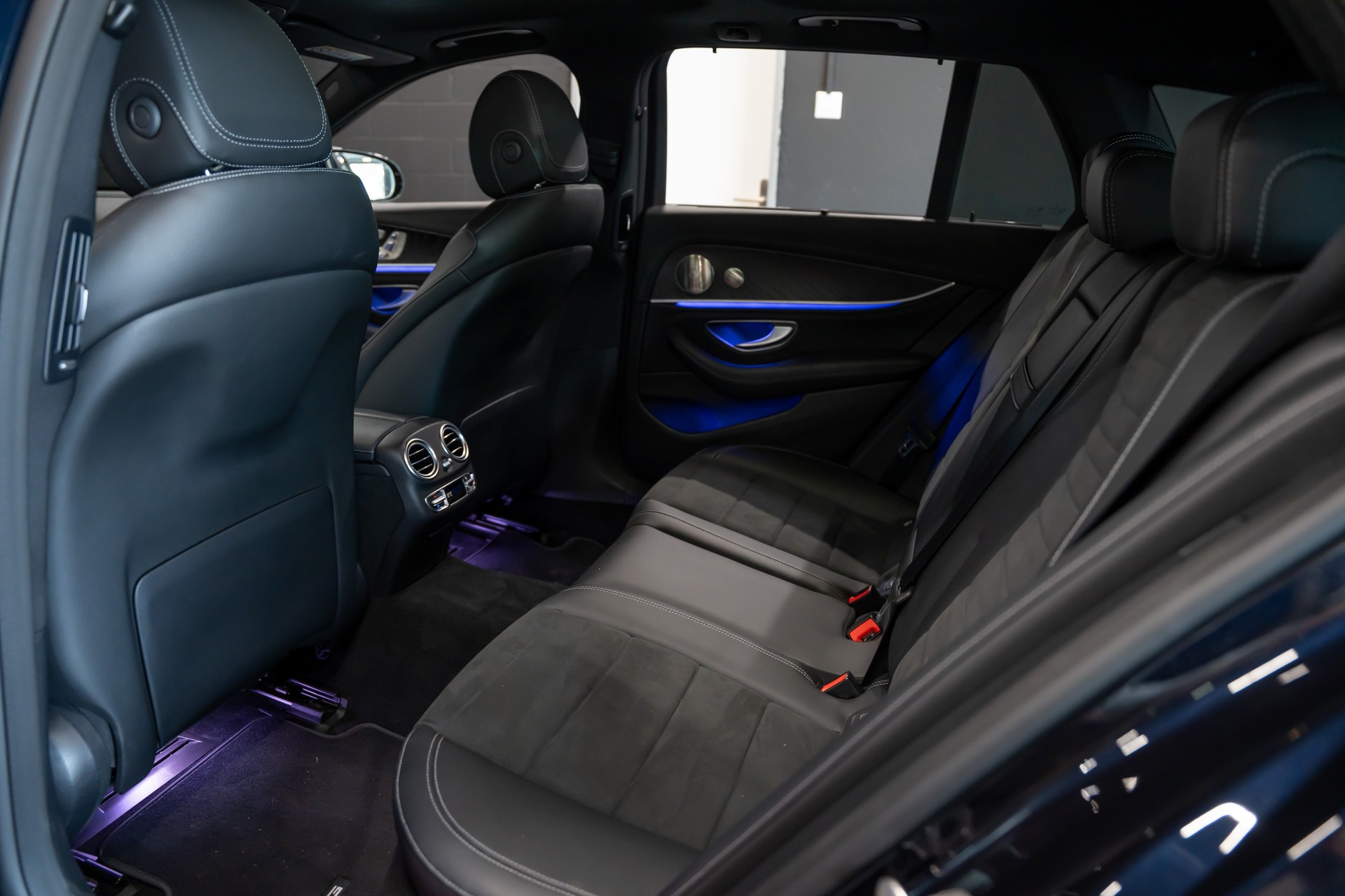MERCEDES-BENZ E 300 de T 4Matic AMG Line 9G-Tronic / 360 Kamera / Pano-Schiebedach / Sitzheizung / Burmester /-image-10