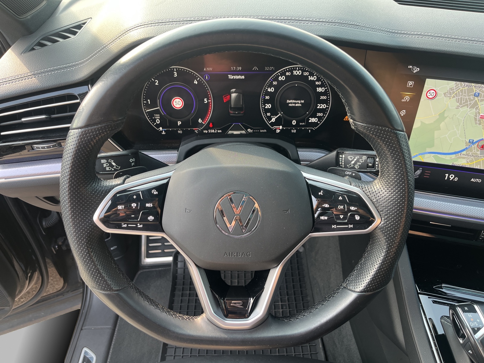VW Touareg 3.0 TDI R Line Tiptronic-image-9