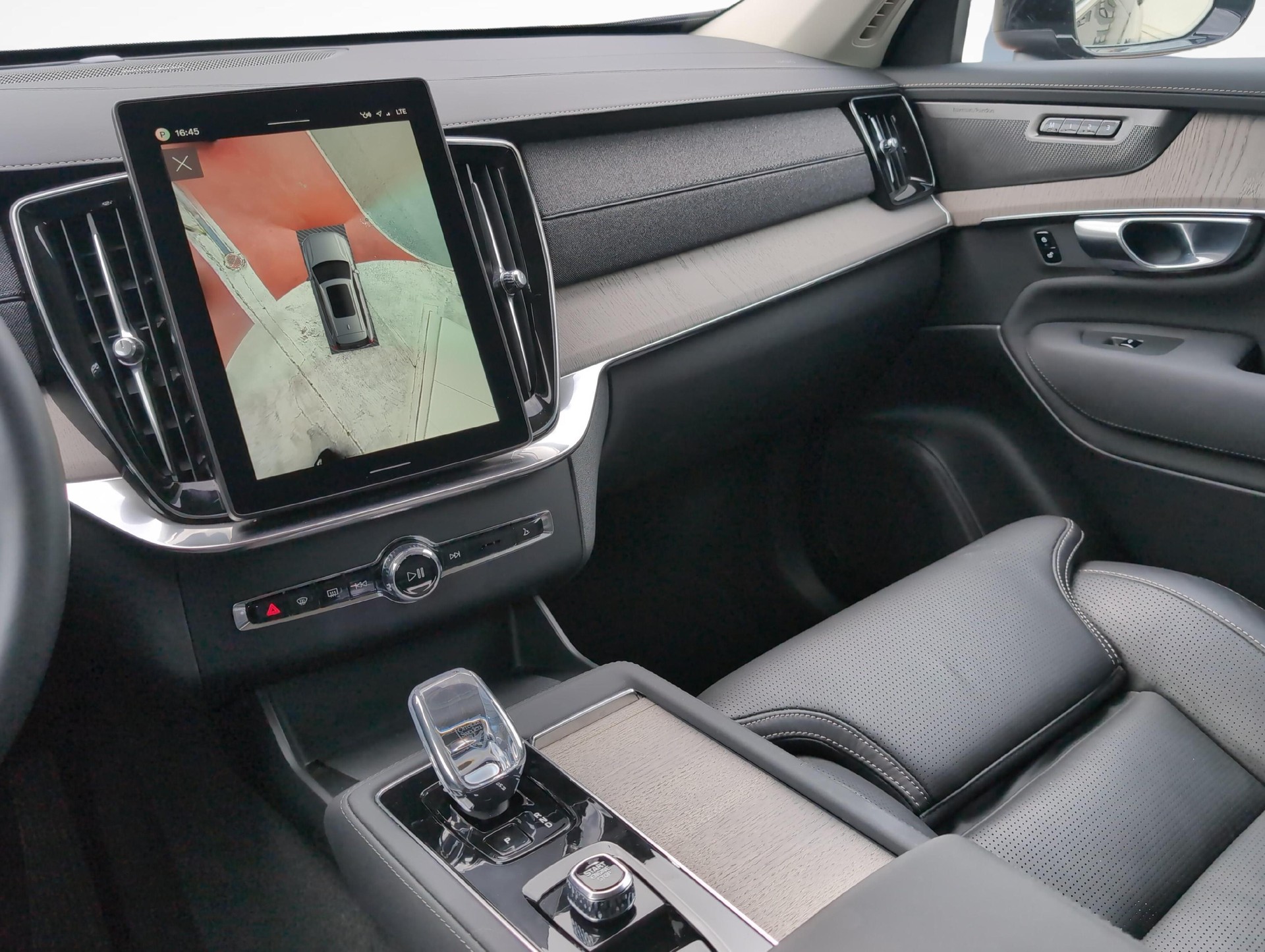 VOLVO XC90 2.0 B5 MH Plus Bright AWD-image-10