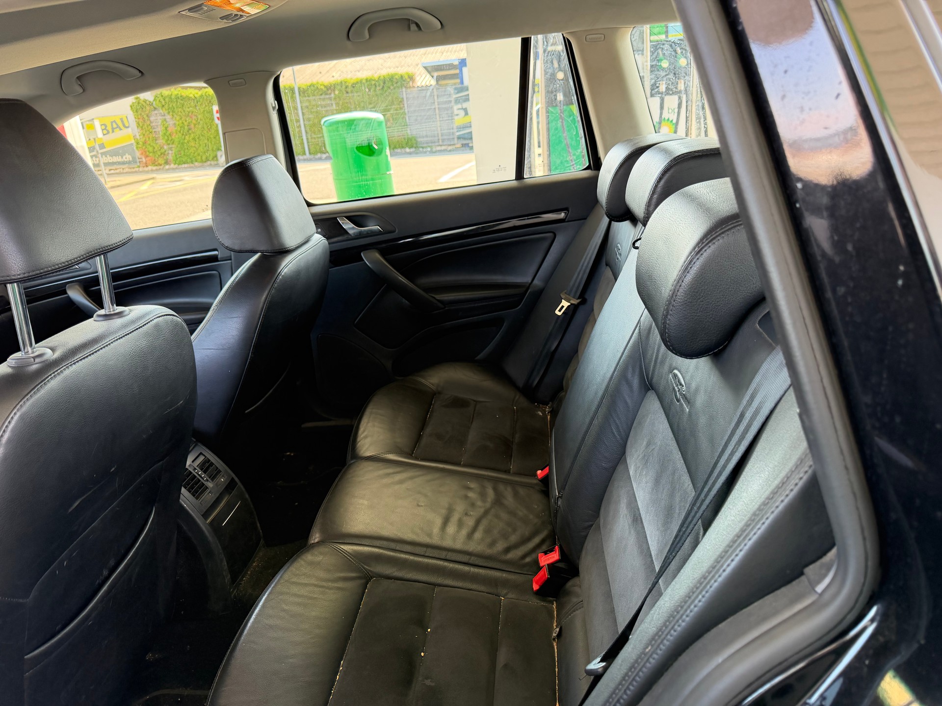 SKODA Octavia Combi 2.0 TDI Laurin & Klement-image-9