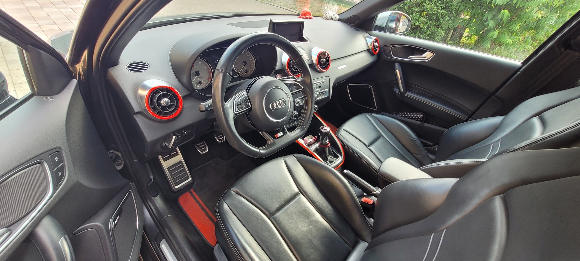 AUDI S1 Sportback 2.0 TFSI Sport quattro-image-7