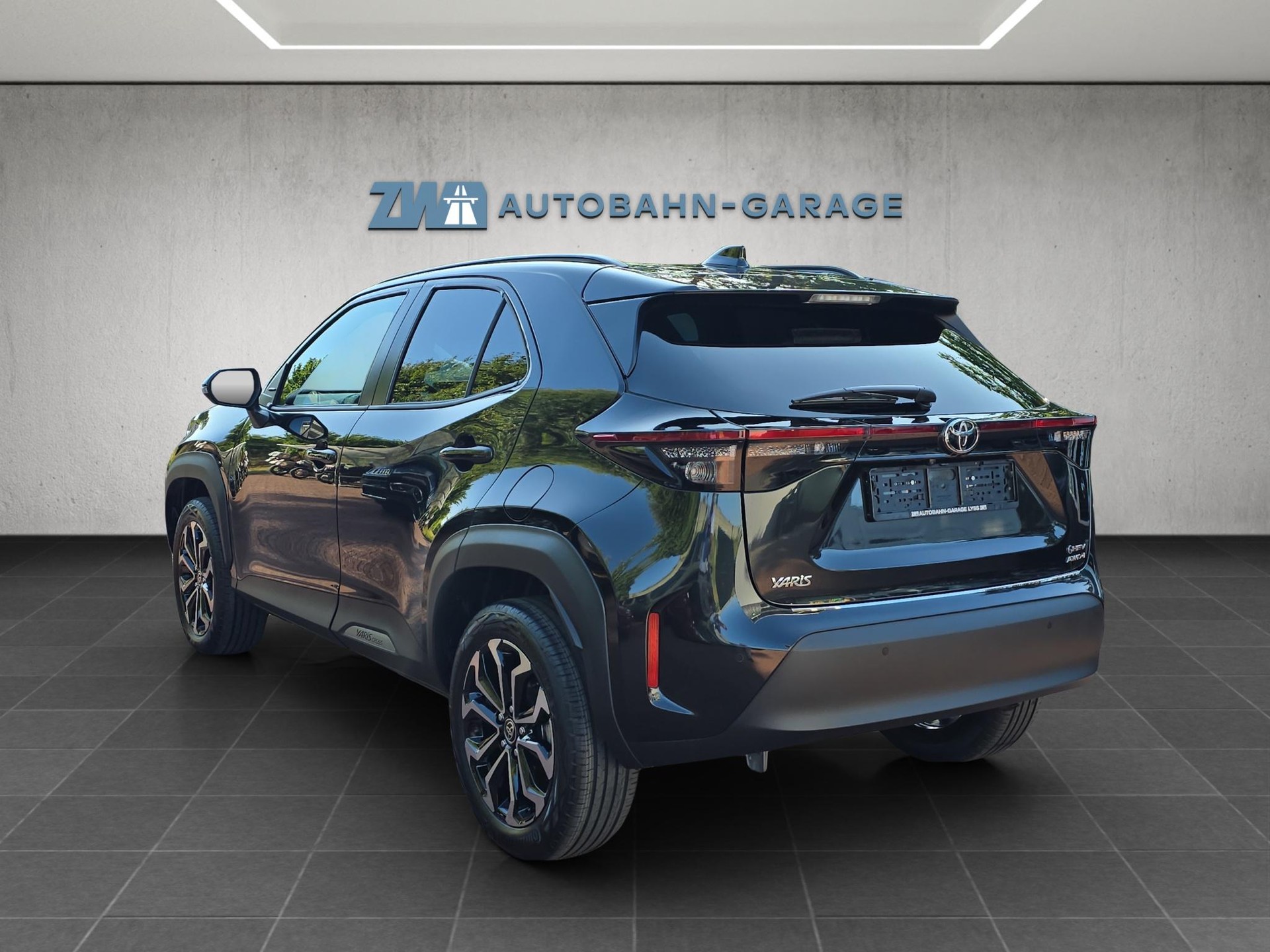 TOYOTA Yaris Cross 1.5 VVT-i HSD Trend AWD-i-image-2