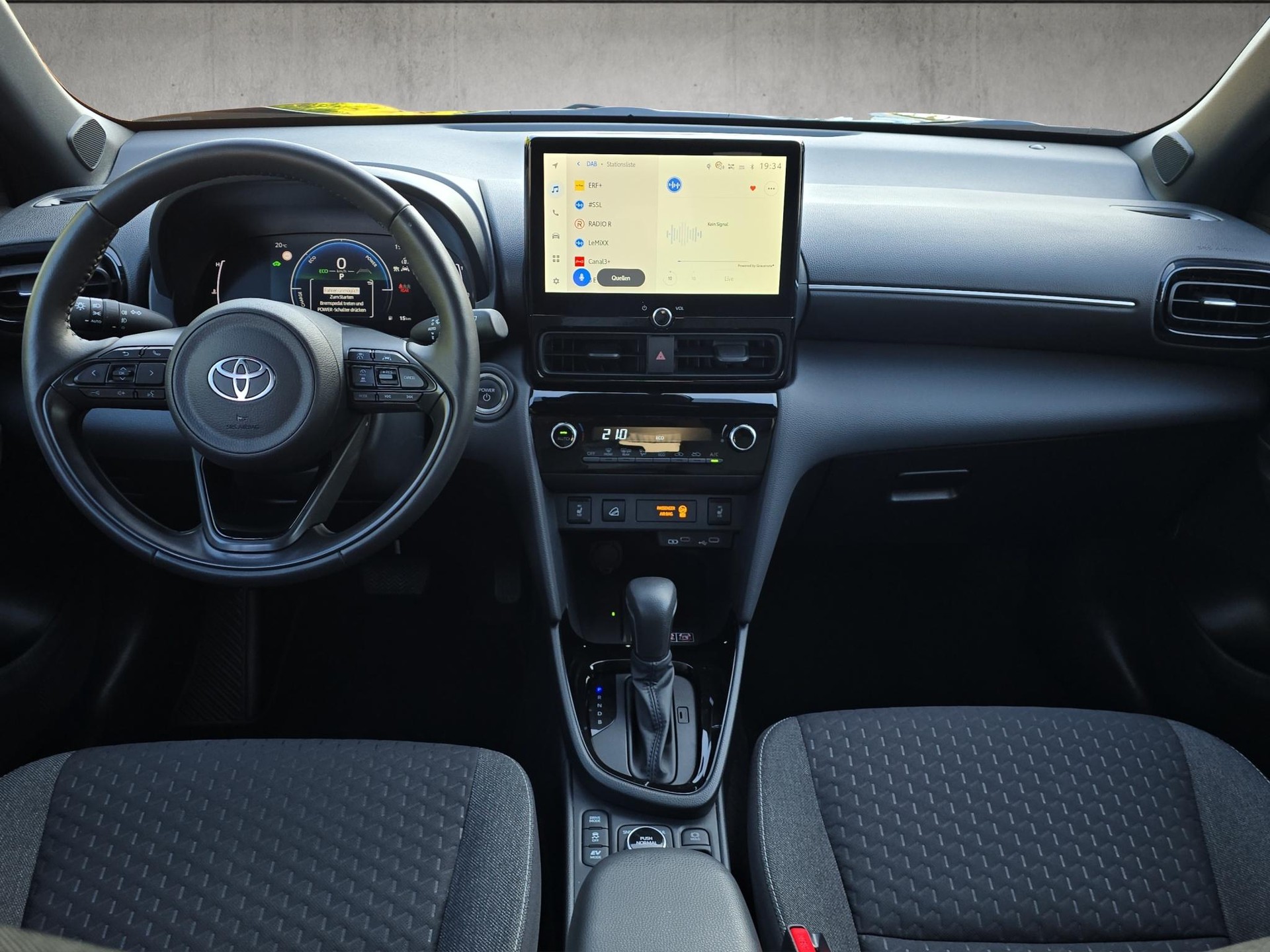 TOYOTA Yaris Cross 1.5 VVT-i HSD Trend AWD-i-image-10