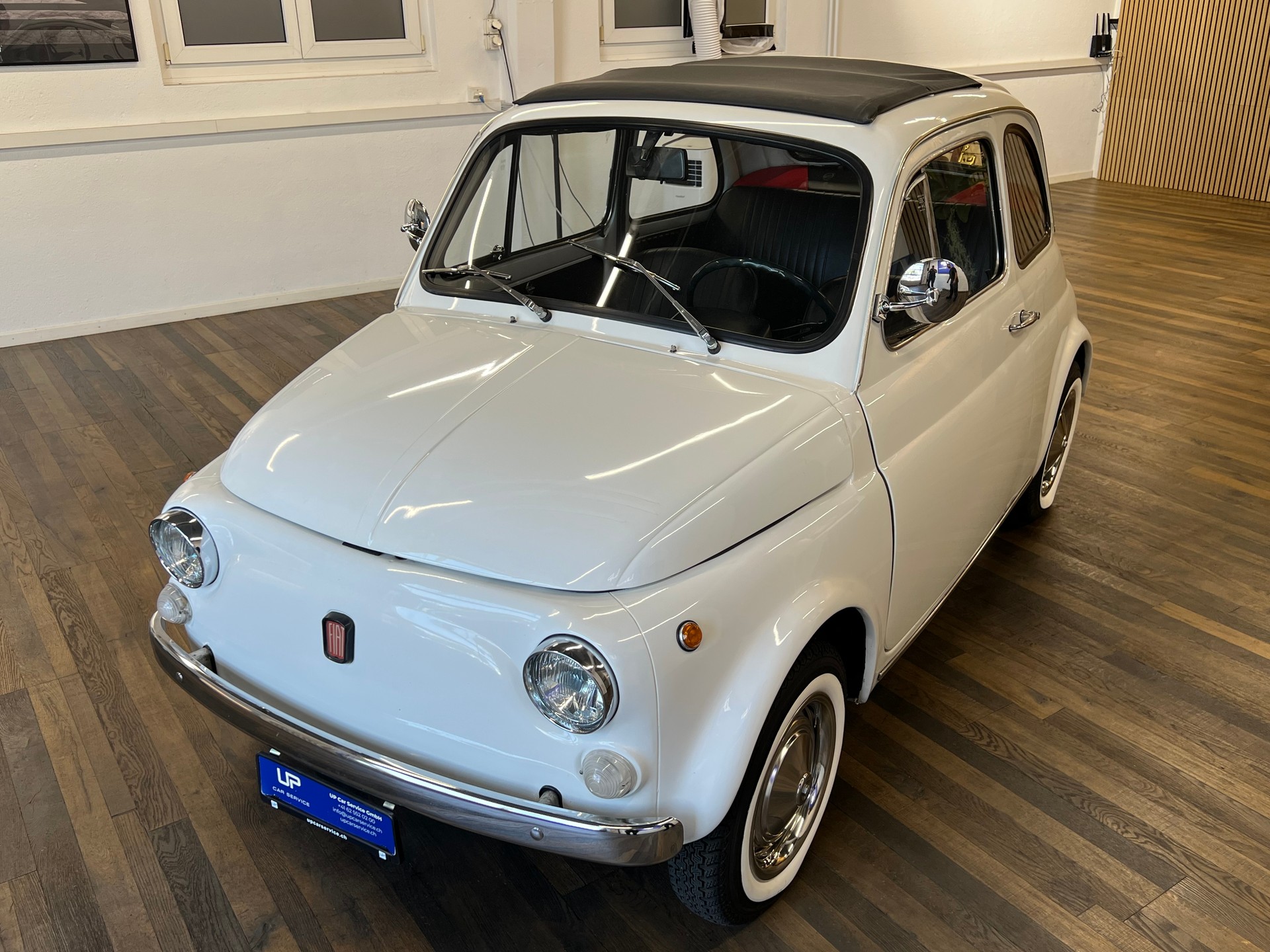 FIAT 110 F Berlina * Veteranenfahrzeug* komplett restauriert – Liebhaberfahrzeug im Sammlerzustand-showroom-element-1