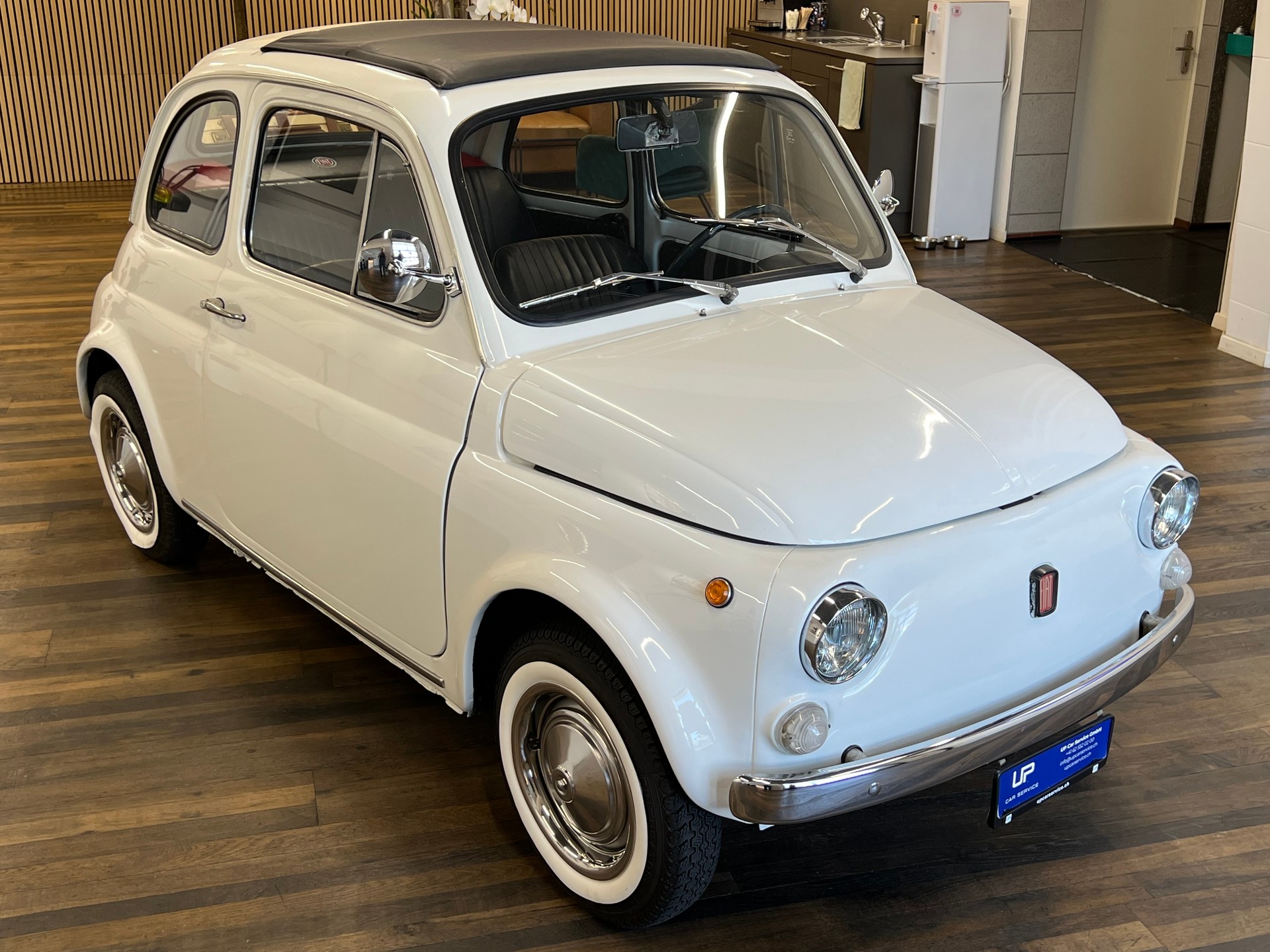 FIAT 110 F Berlina * Veteranenfahrzeug* komplett restauriert – Liebhaberfahrzeug im Sammlerzustand-showroom-element-3
