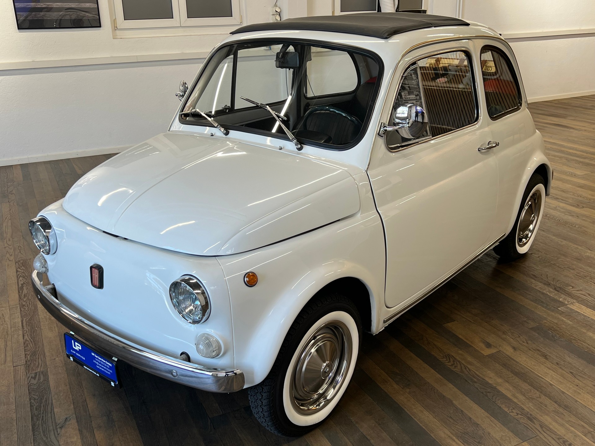 FIAT 110 F Berlina * Veteranenfahrzeug* komplett restauriert – Liebhaberfahrzeug im Sammlerzustand-showroom-element-2