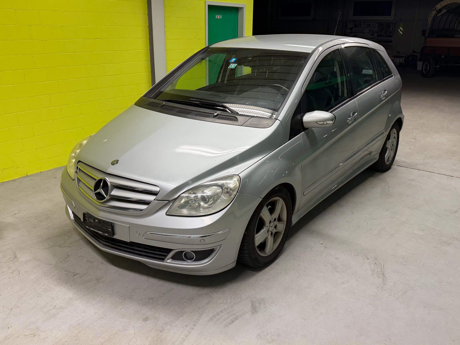 MERCEDES-BENZ B 200 T-showroom-element-1