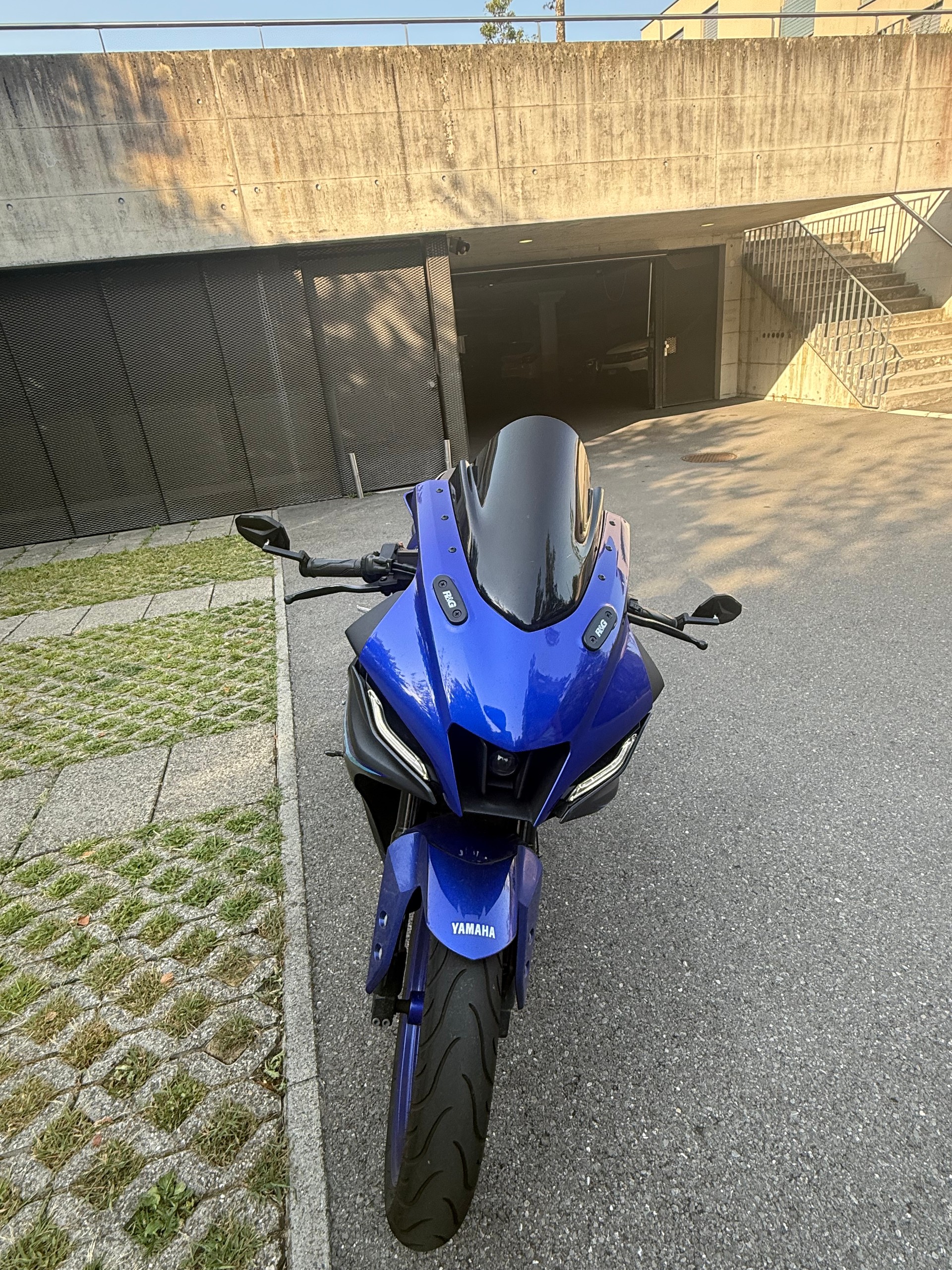 YAMAHA YZF-R 125 ABS-image-1
