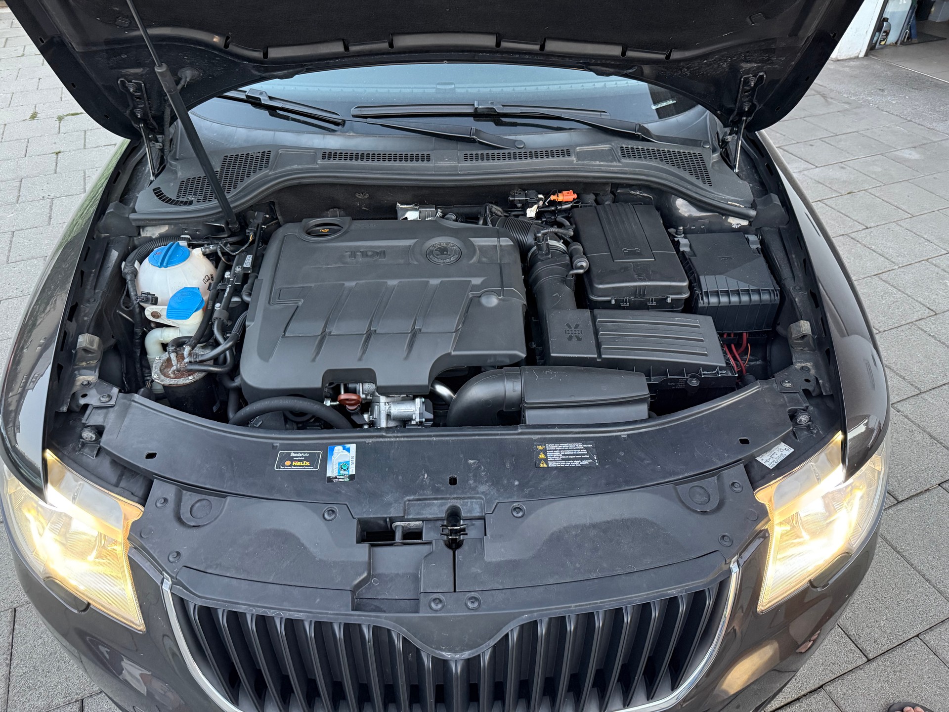 SKODA Superb 2.0 TDi Elegance DSG-image-14