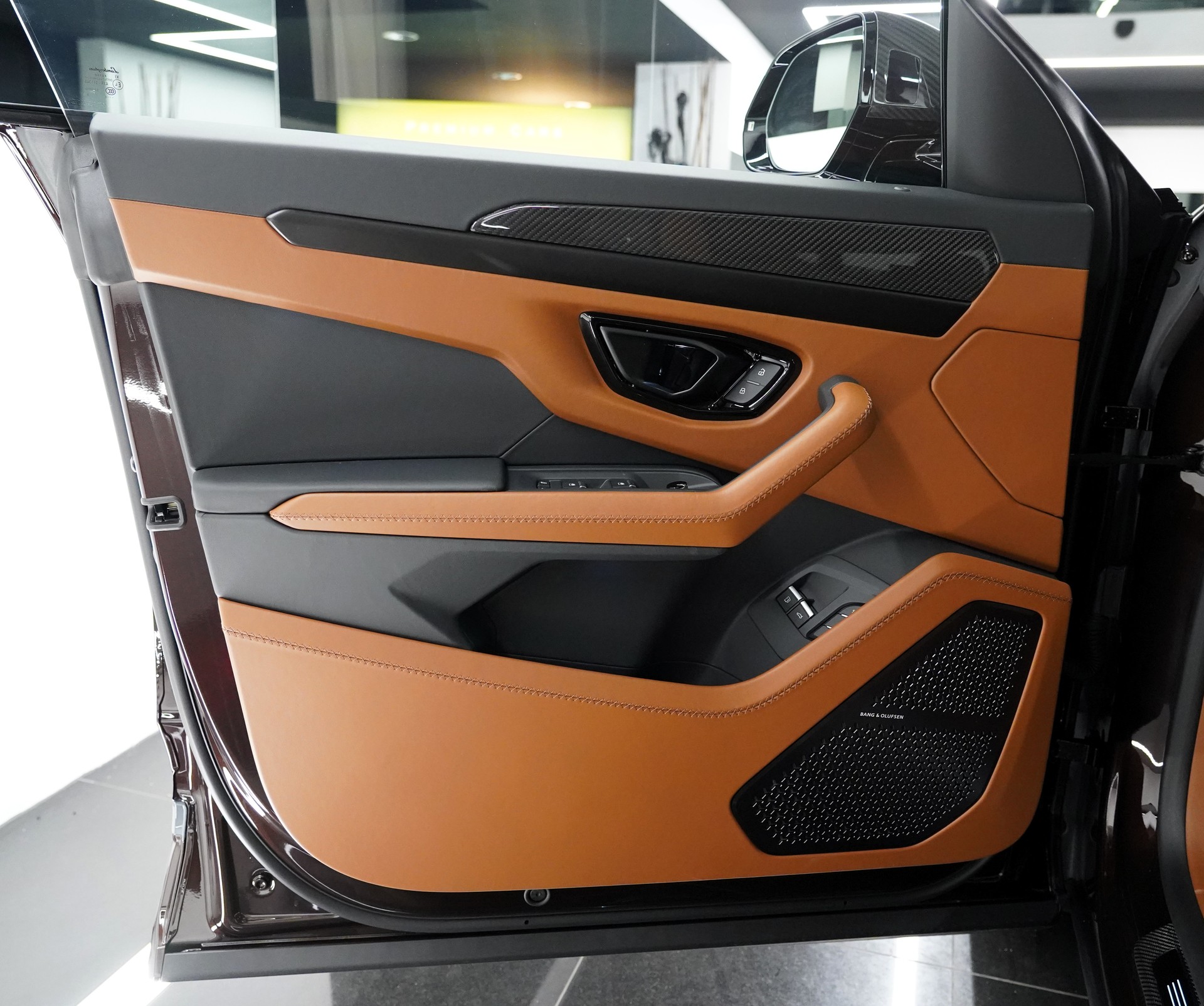 LAMBORGHINI Urus SE-image-10
