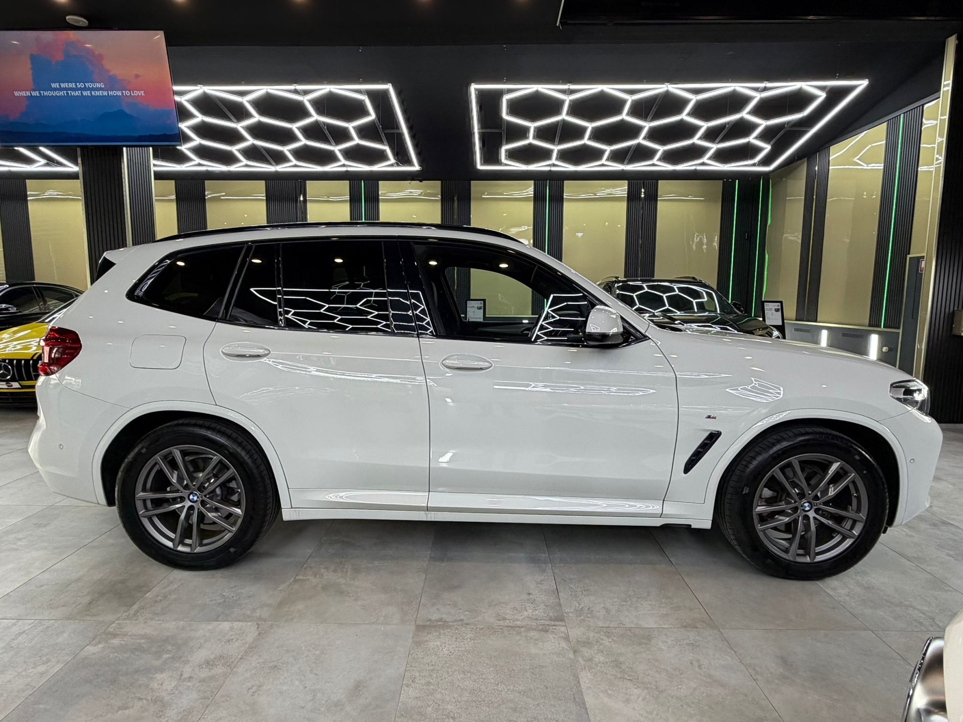 BMW X3 xDrive 48V 20d M Sport Steptronic-showroom-element-3
