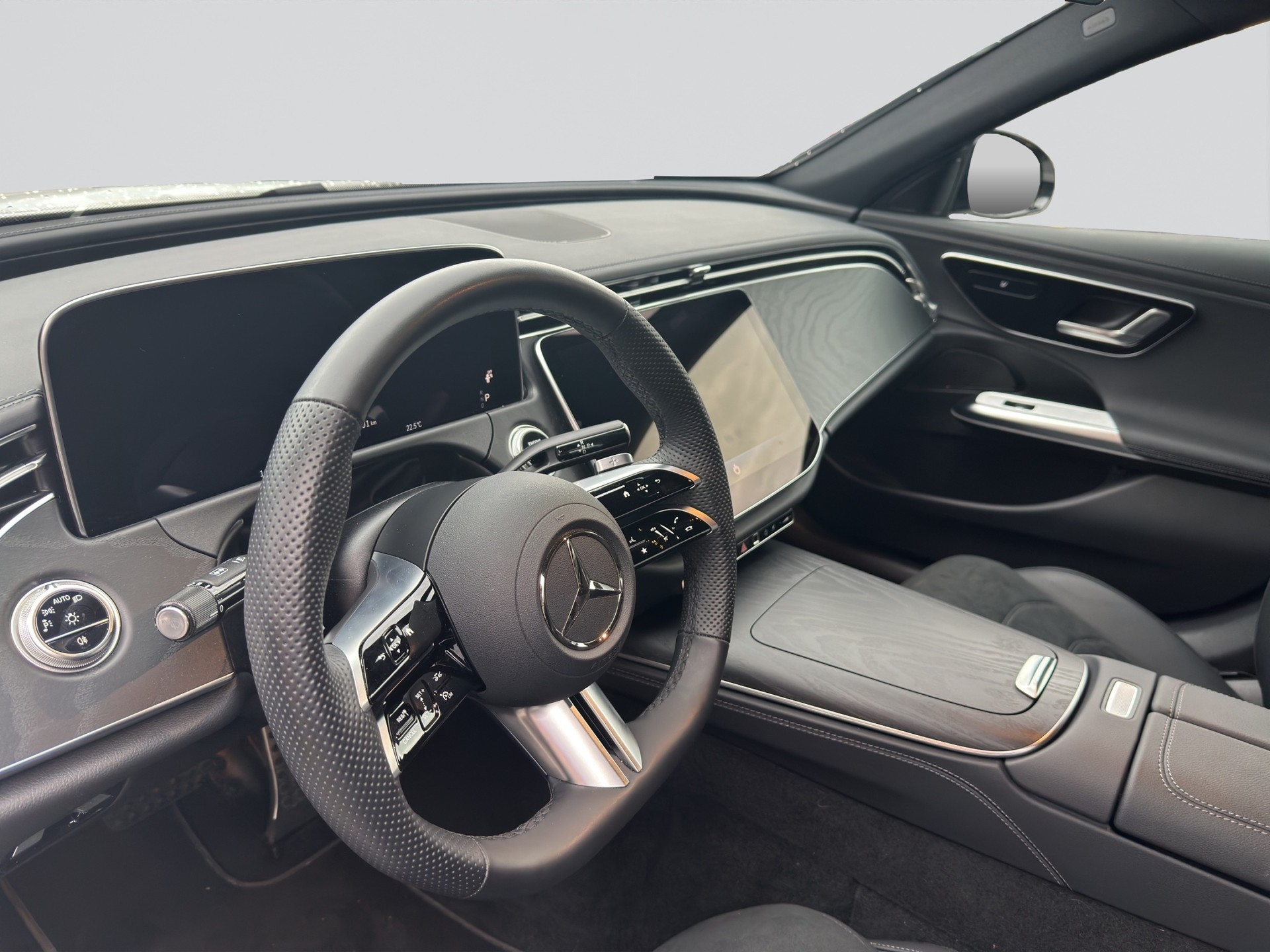 MERCEDES-BENZ E 200 AMG Line Night 9G-Tronic-image-6