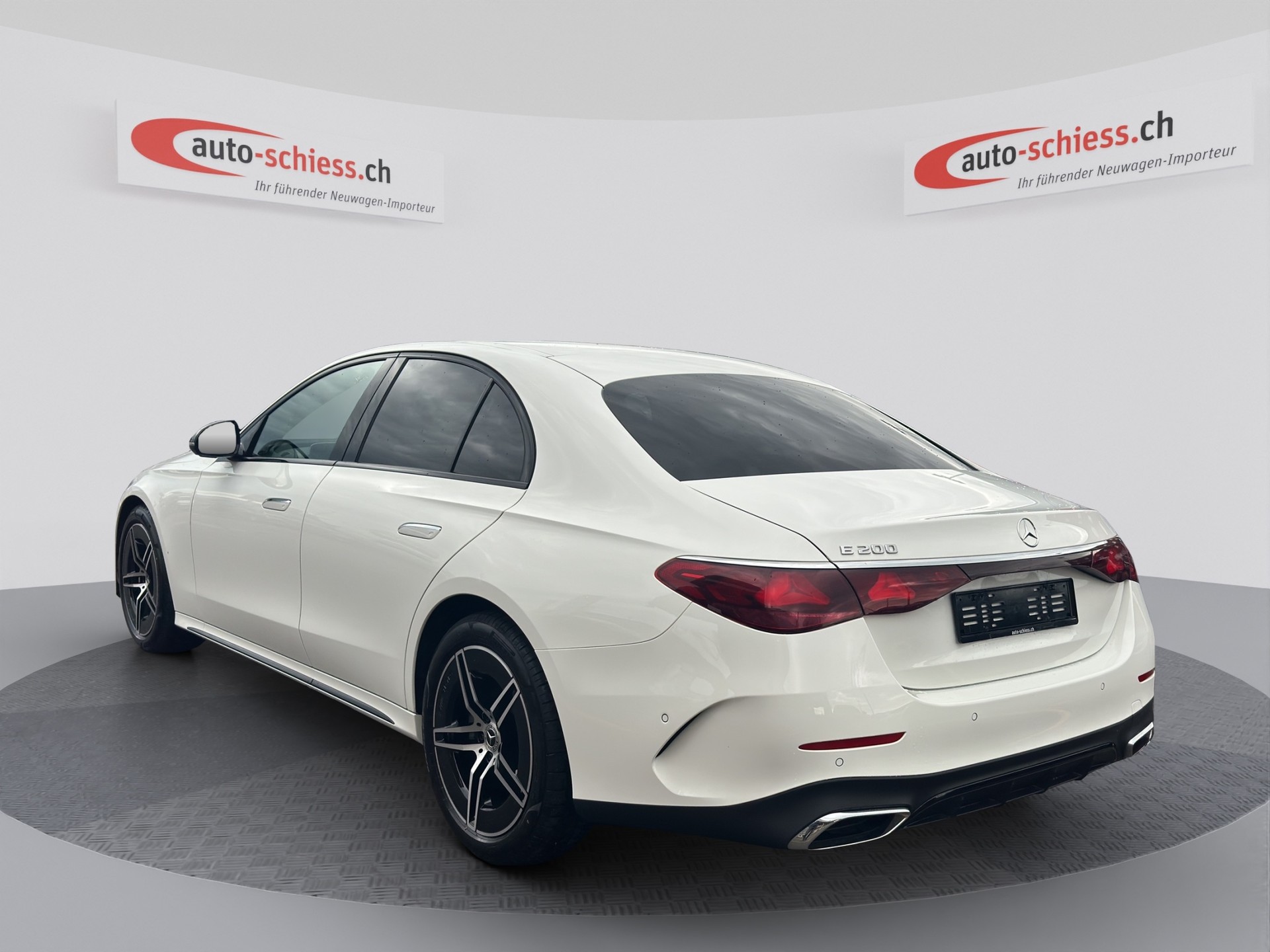MERCEDES-BENZ E 200 AMG Line Night 9G-Tronic-image-4