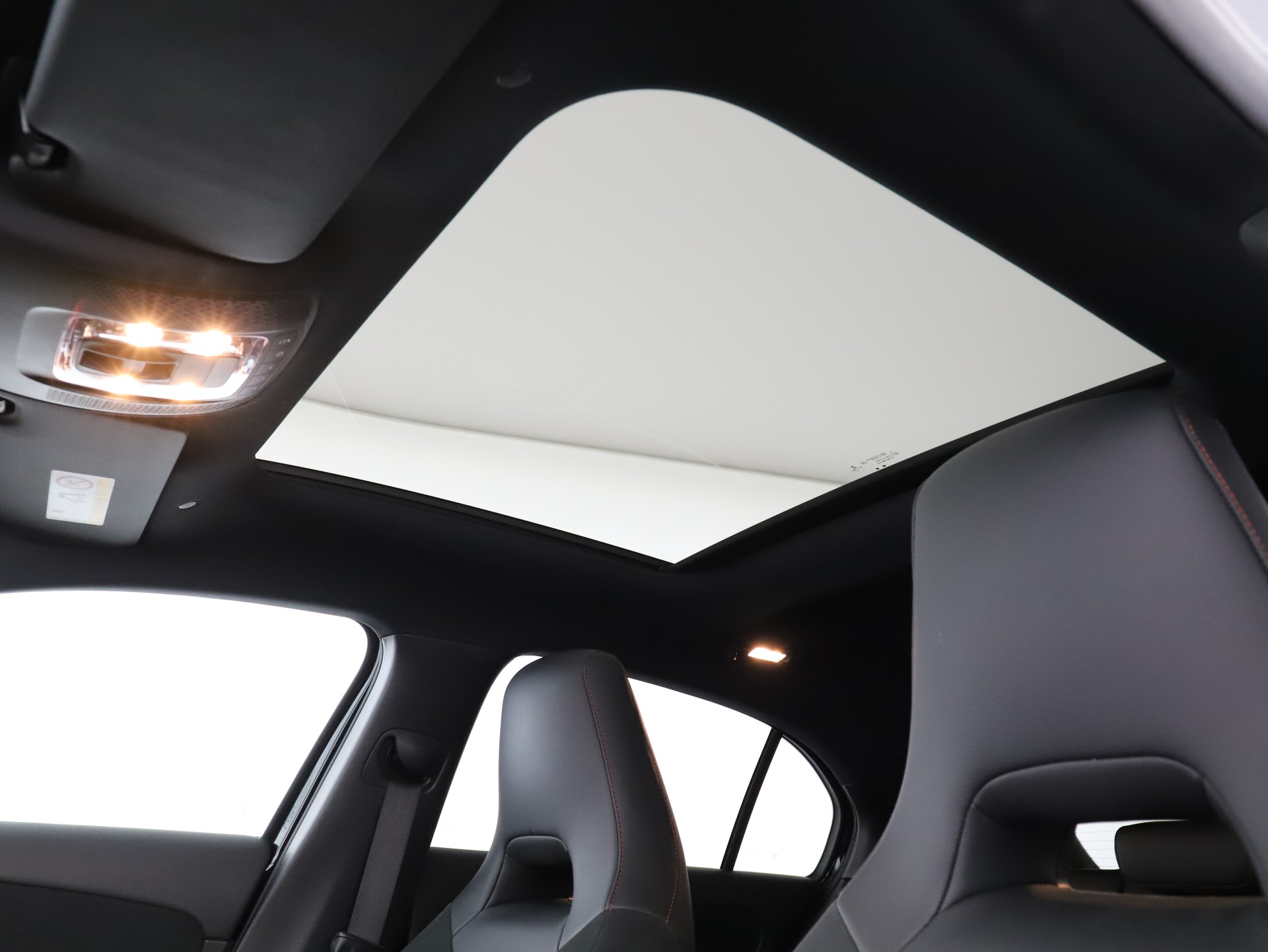 MERCEDES-BENZ A 180 Night Star AMG Line-image-11