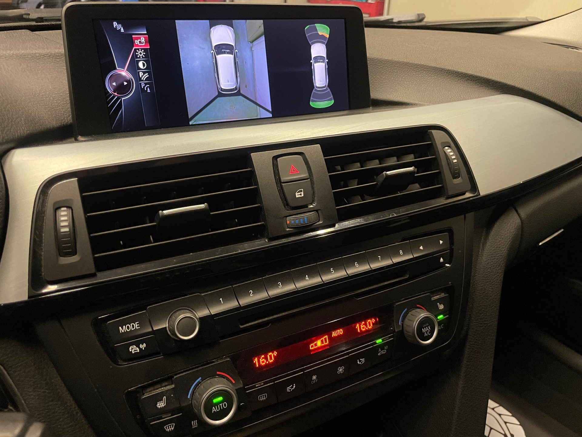 BMW 320i xDrive Touring Steptronic-image-11