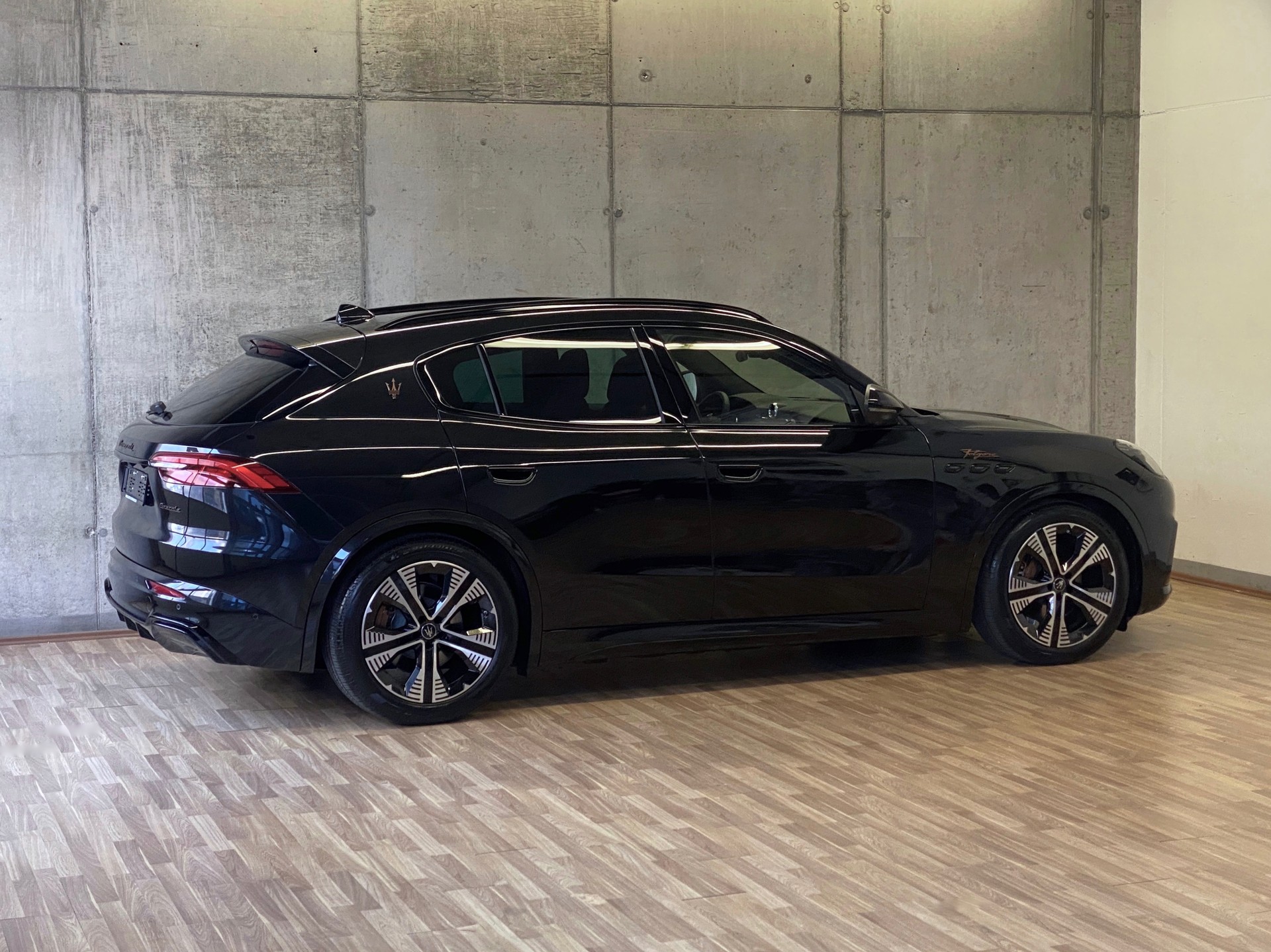 MASERATI Grecale*Folgore*105kWh*-showroom-element-2