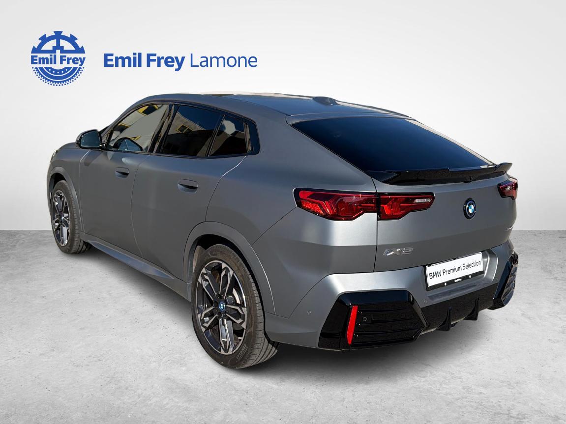 BMW iX2 30 xDrive-showroom-element-3