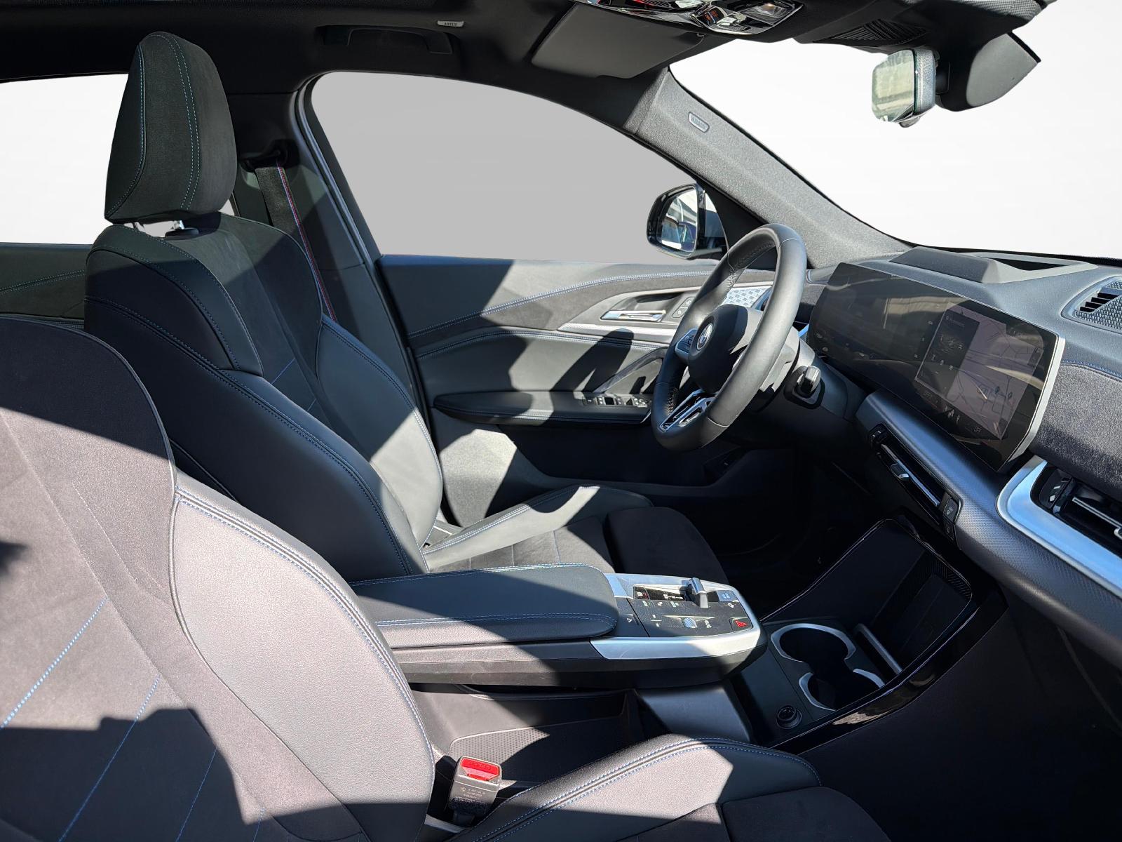 BMW iX2 30 xDrive-image-16