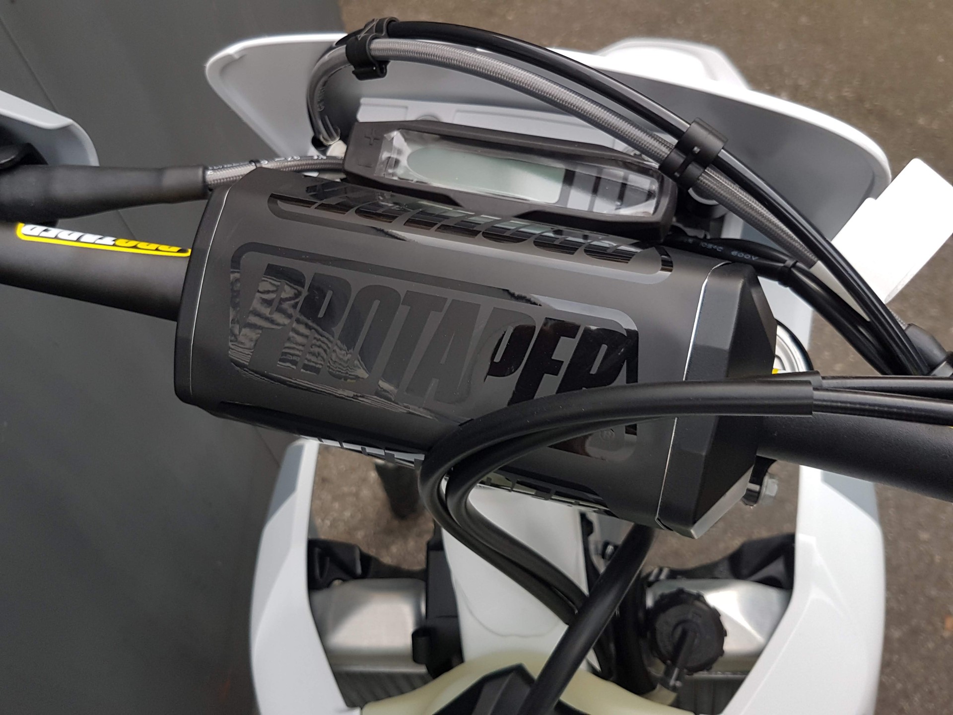 HUSQVARNA FE 350 Pro-image-11
