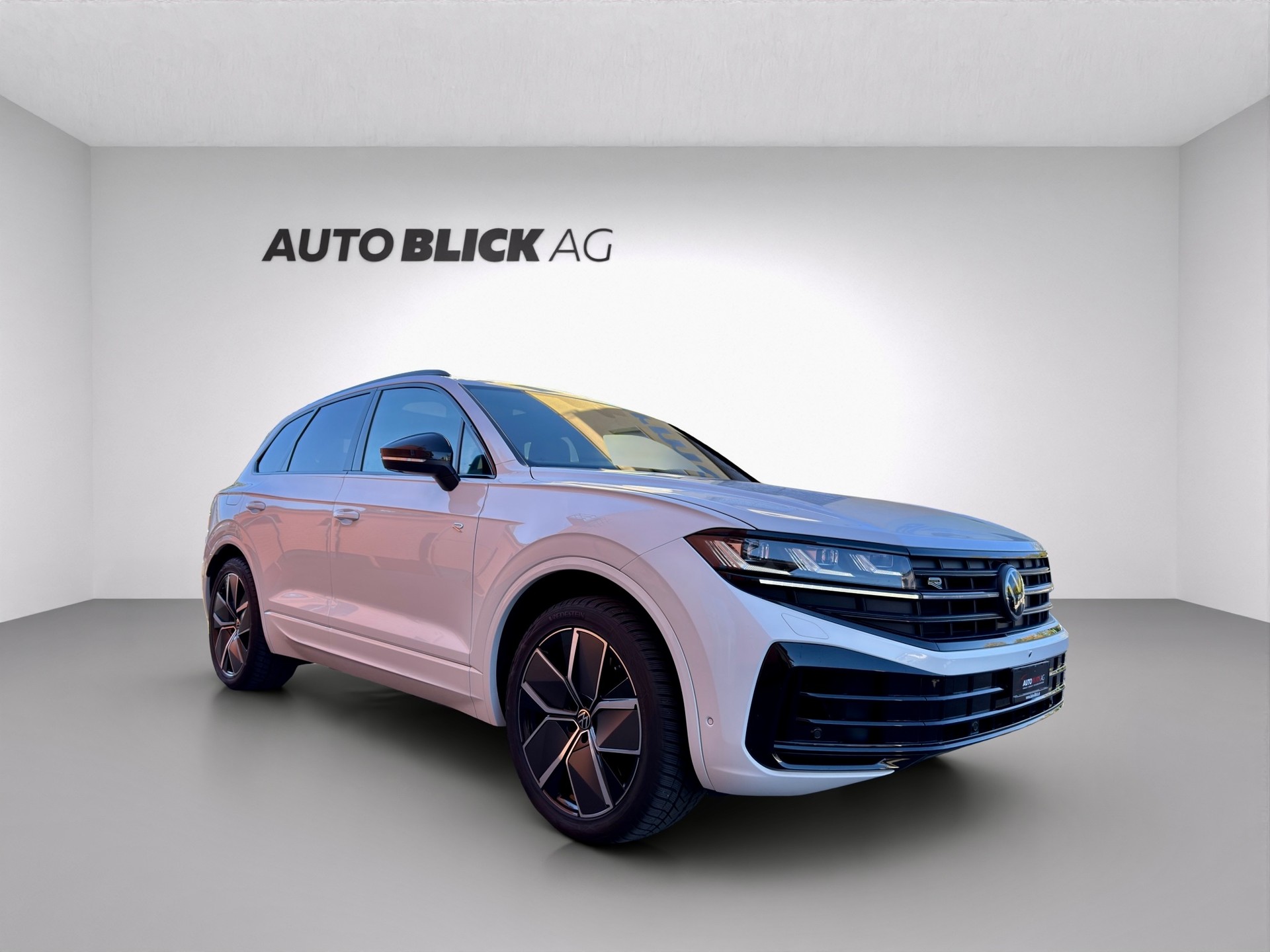 VW Touareg 3.0 TSI eHybrid R-Line Tiptronic-showroom-element-1
