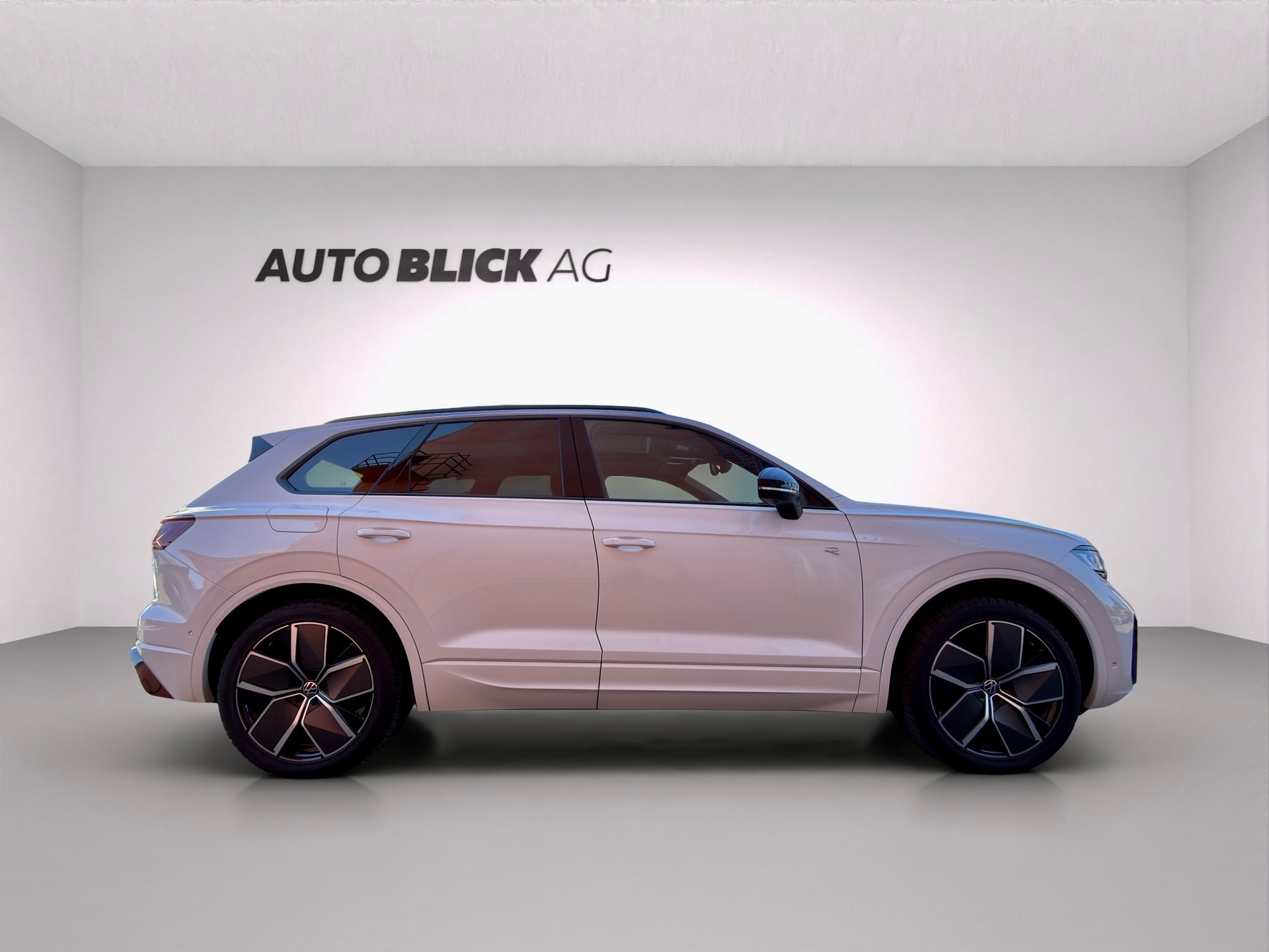 VW Touareg 3.0 TSI eHybrid R-Line Tiptronic-showroom-element-3