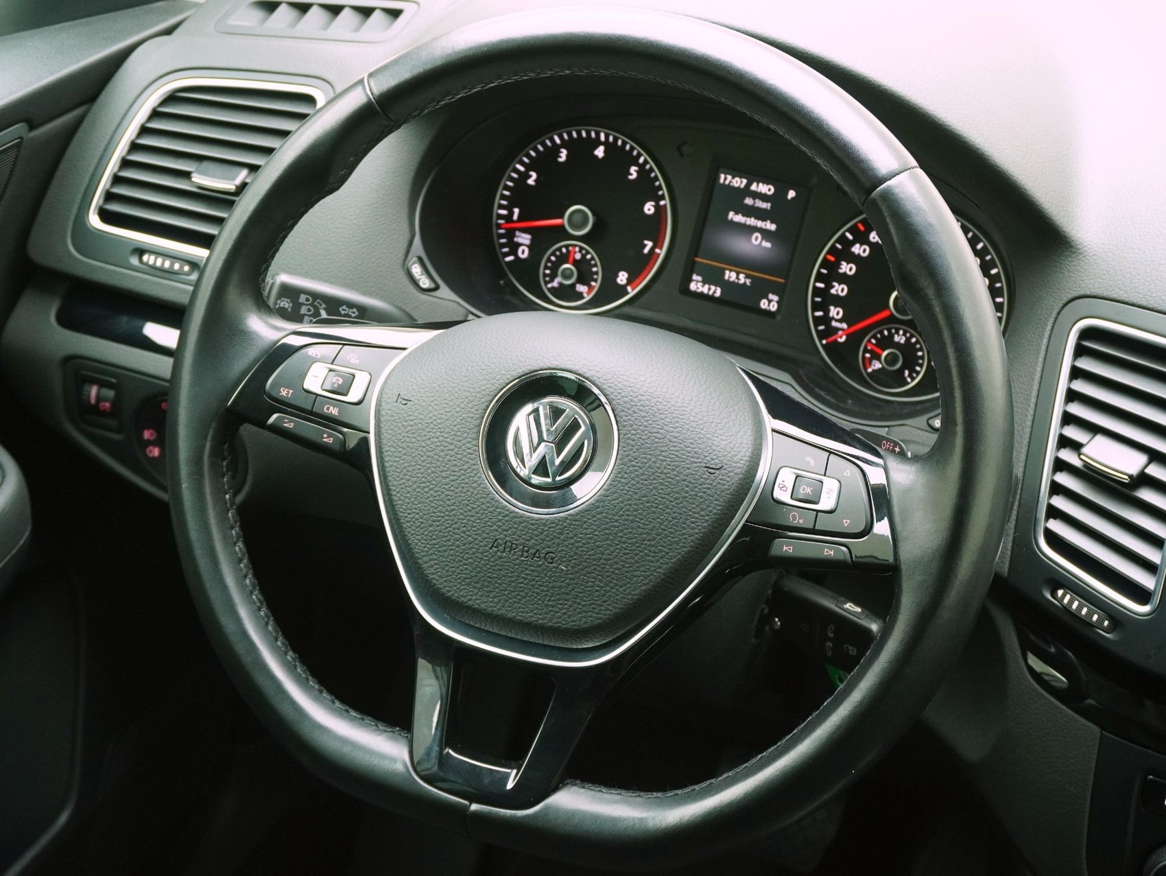 VW Sharan 1.4 TSI DSG Highline-image-10