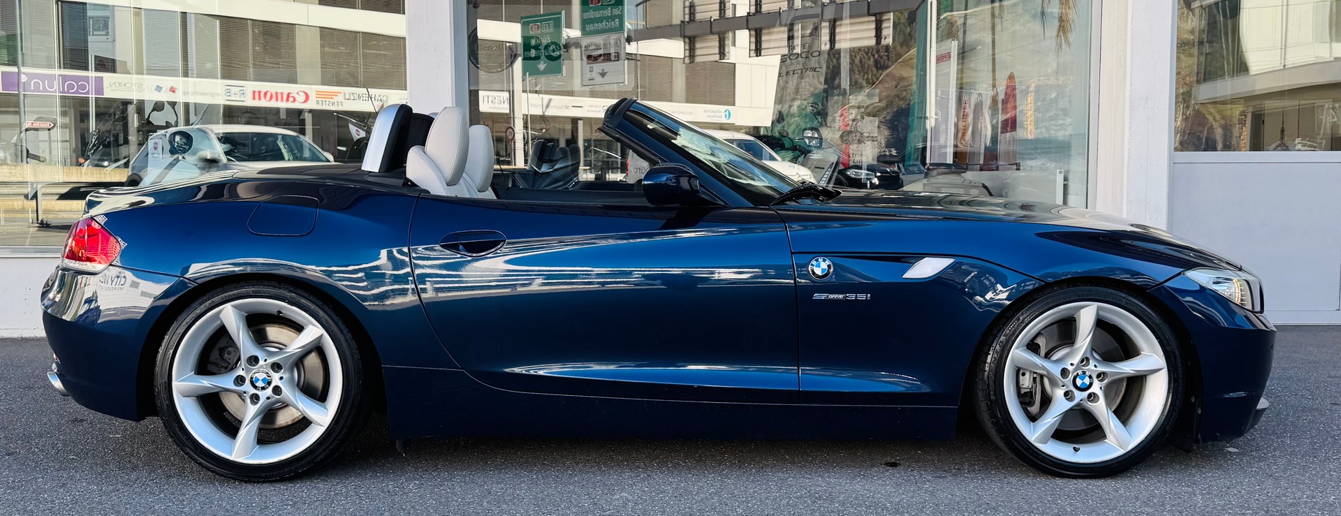 BMW Z4 sDrive35i DKG-showroom-element-1