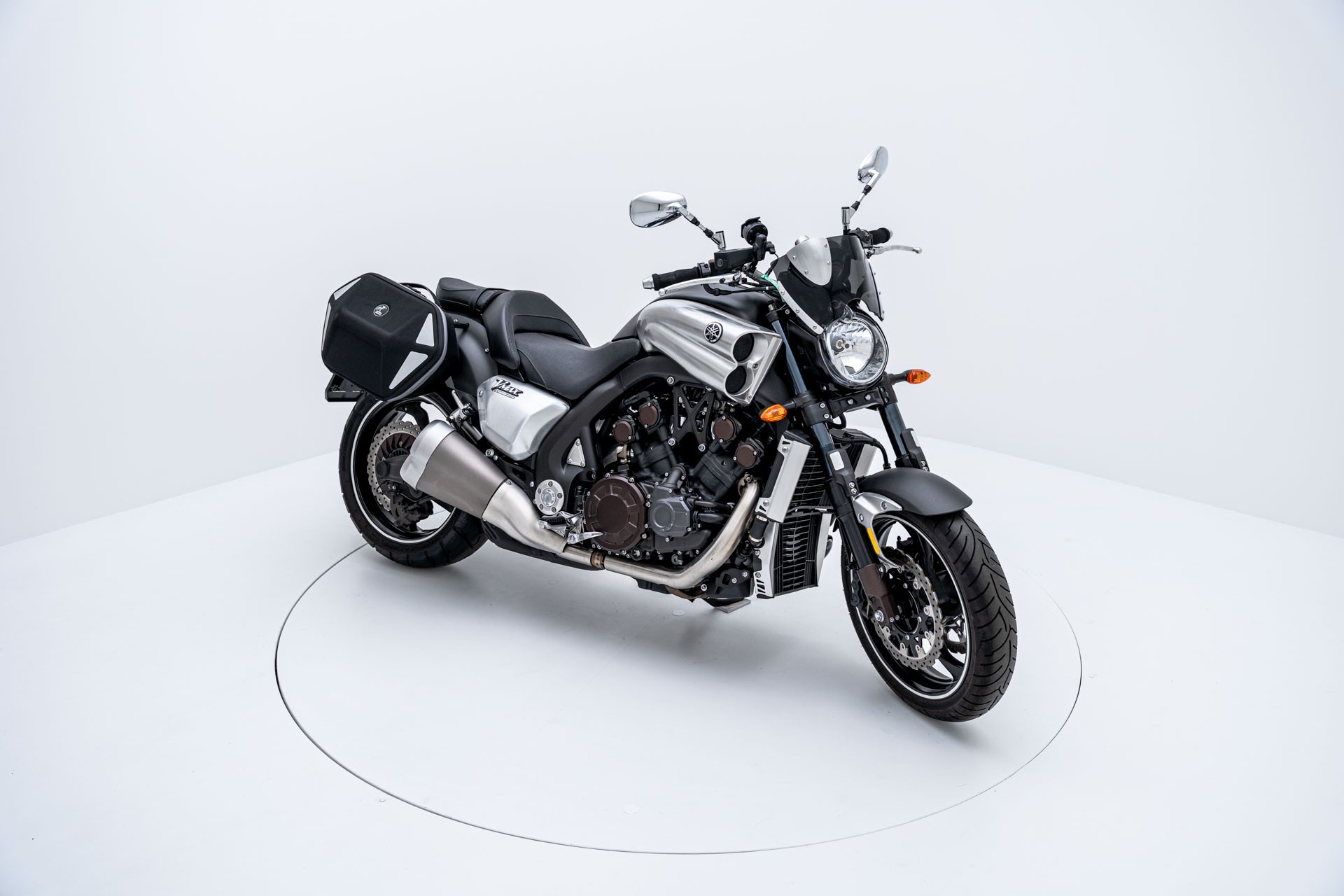YAMAHA V-MAX-image-1