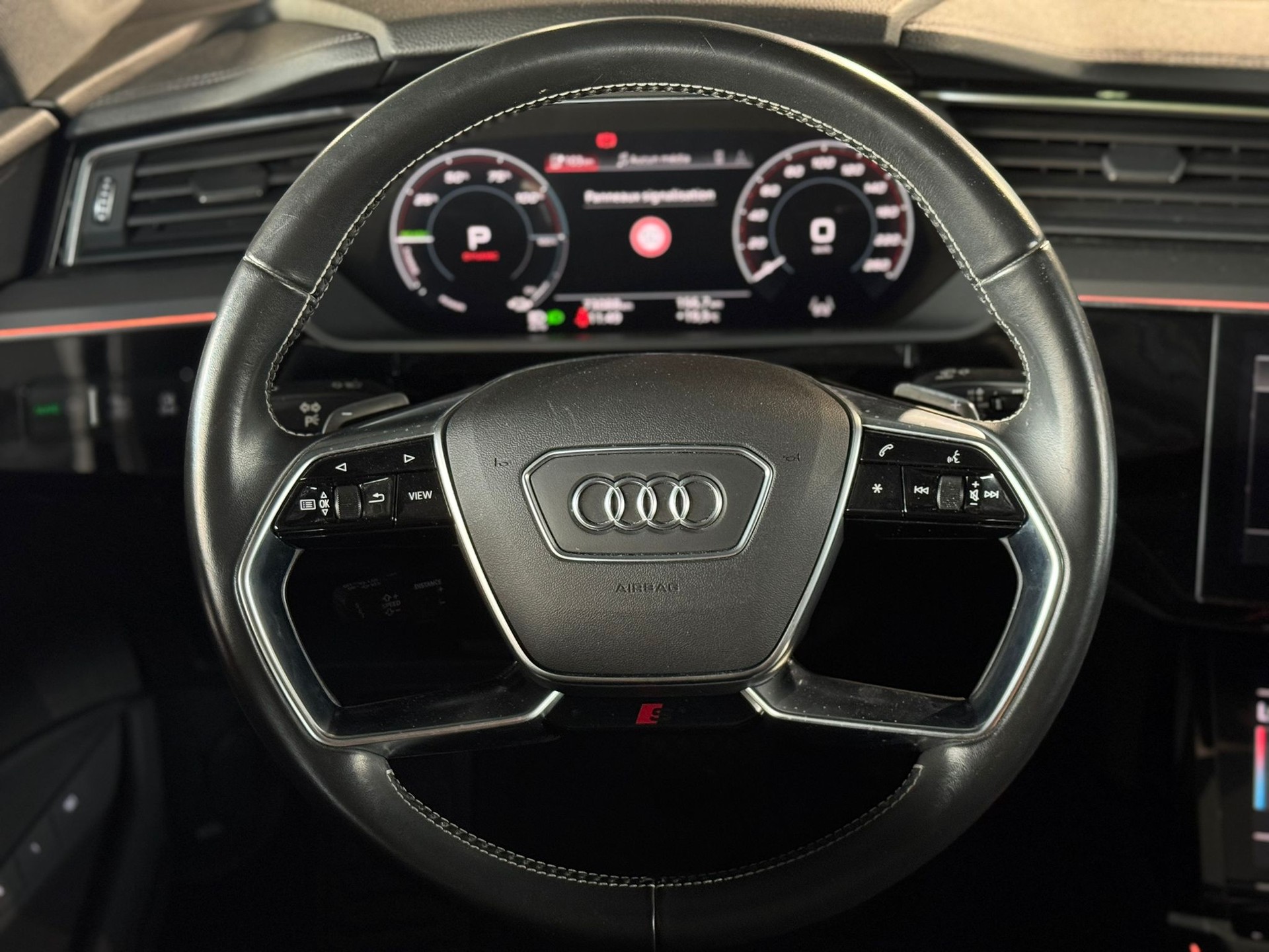 AUDI e-tron 55 S Line Black Edition quattro-image-14