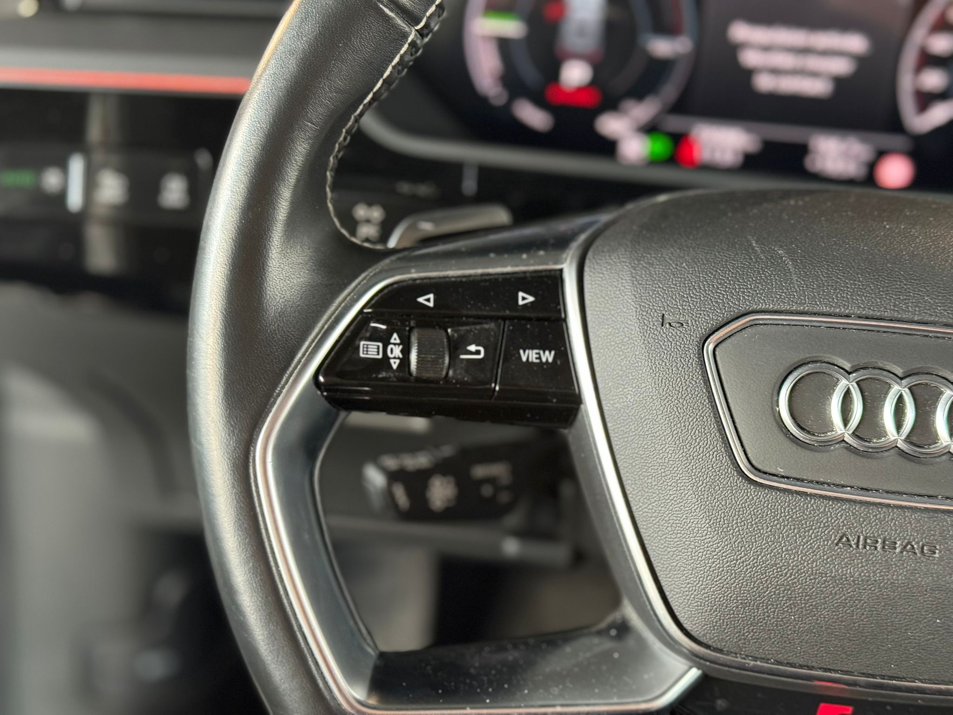 AUDI e-tron 55 S Line Black Edition quattro-image-15