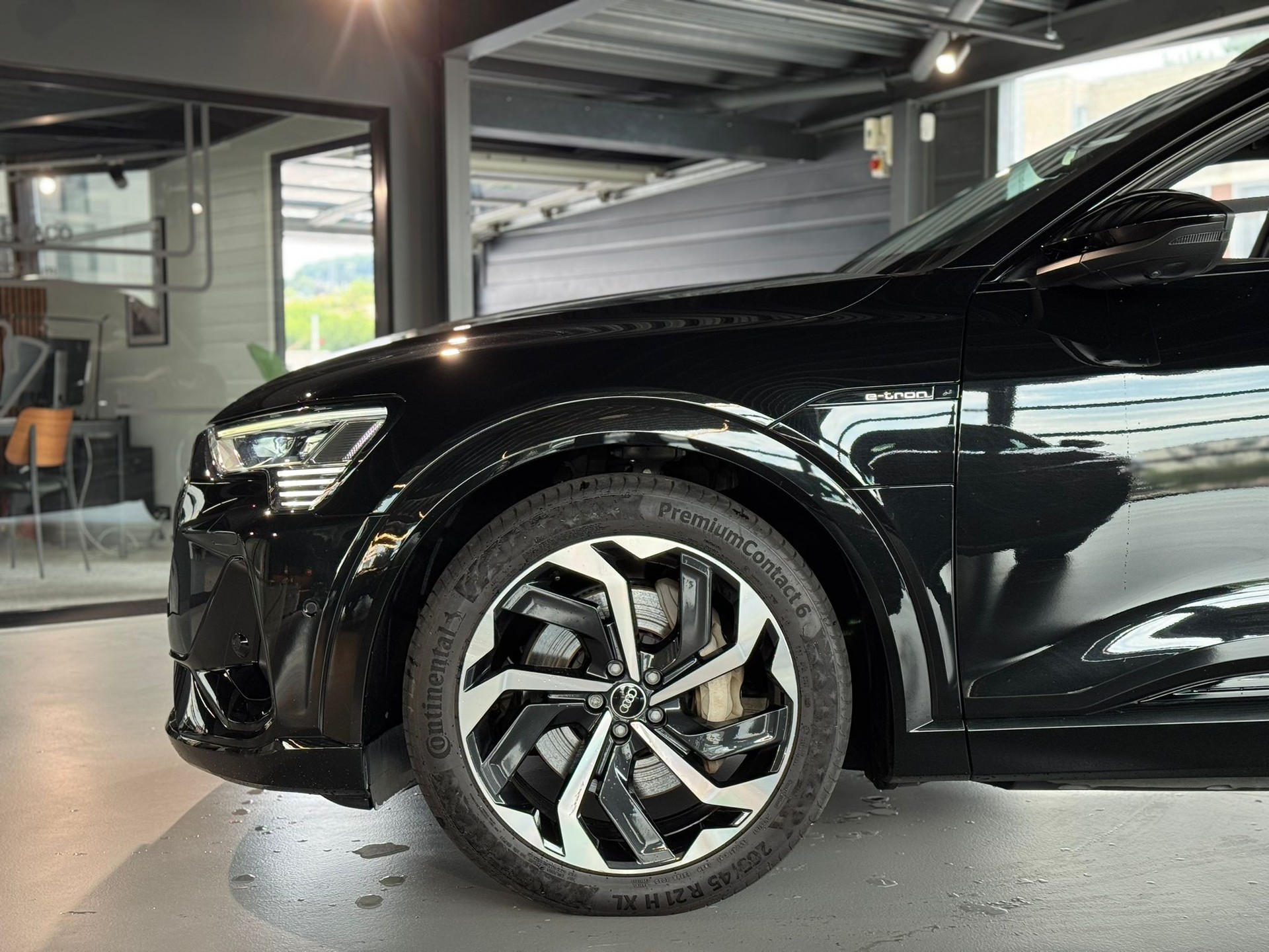 AUDI e-tron 55 S Line Black Edition quattro-image-7