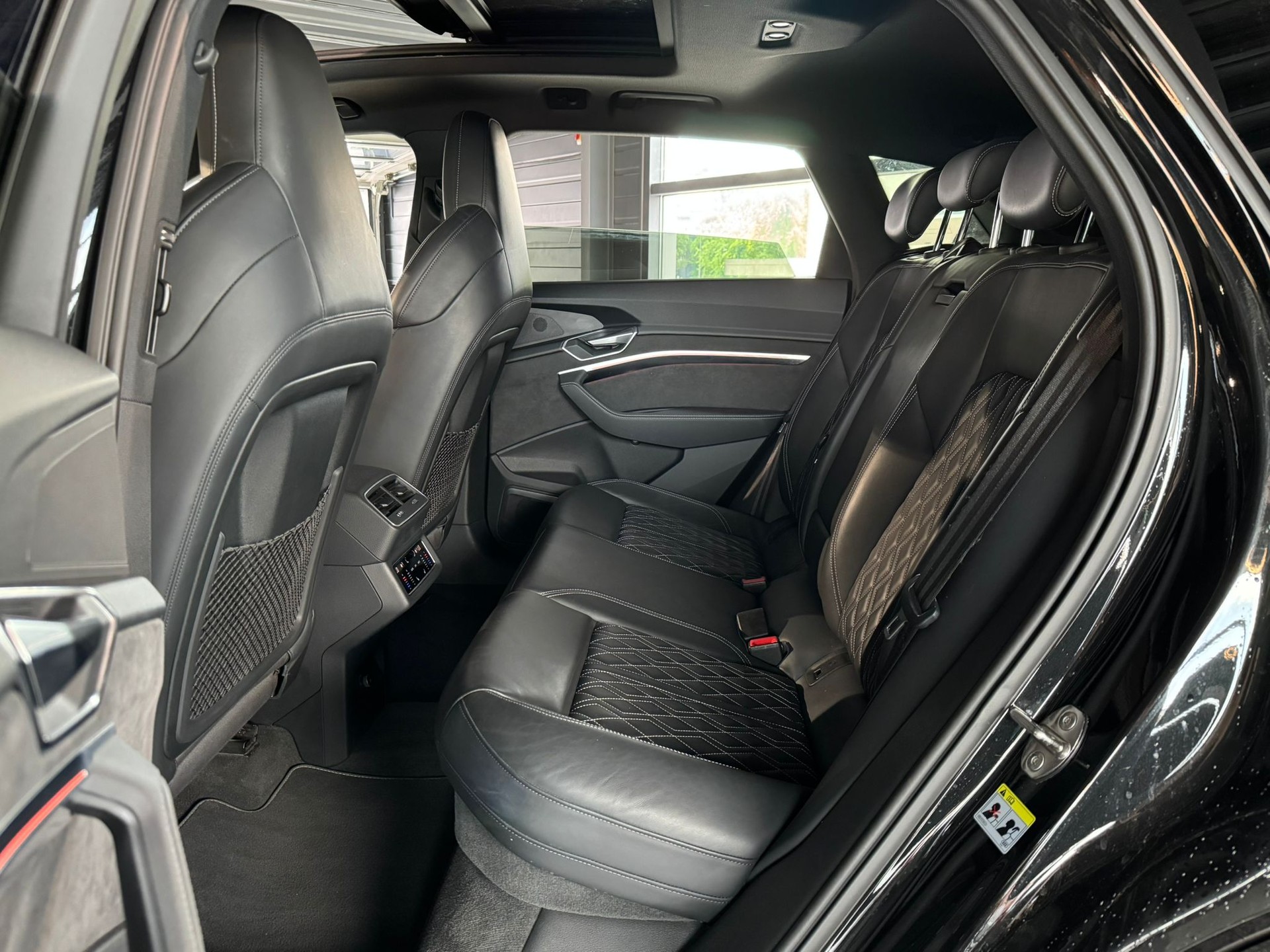 AUDI e-tron 55 S Line Black Edition quattro-image-23