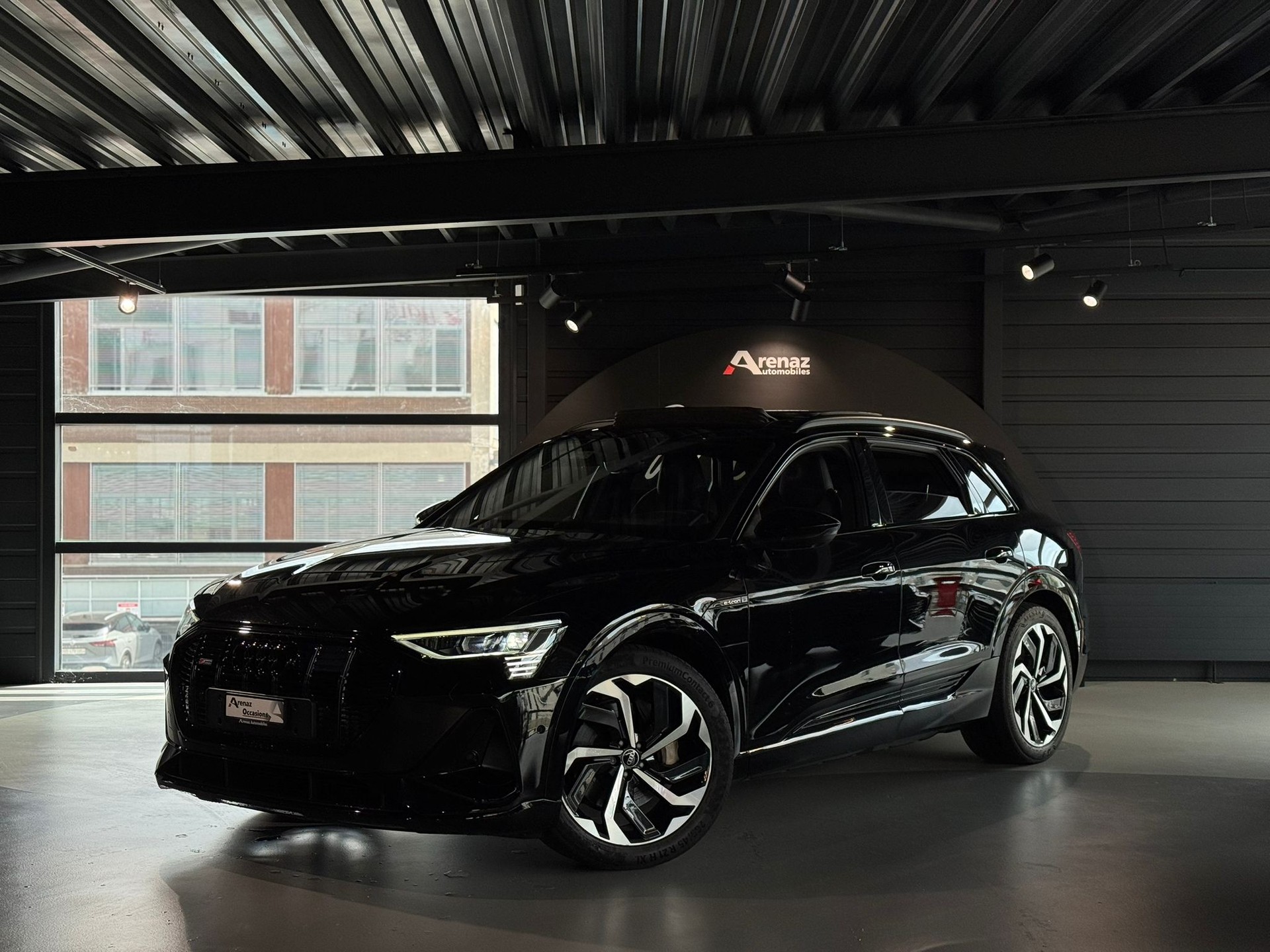 AUDI e-tron 55 S Line Black Edition quattro-showroom-element-1