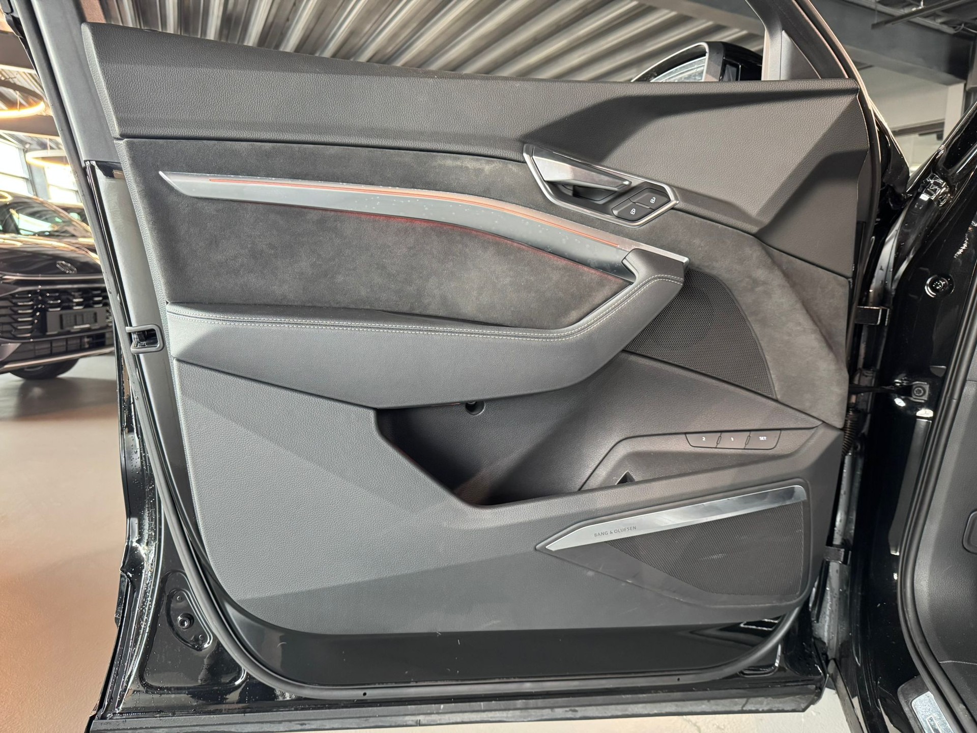 AUDI e-tron 55 S Line Black Edition quattro-image-11