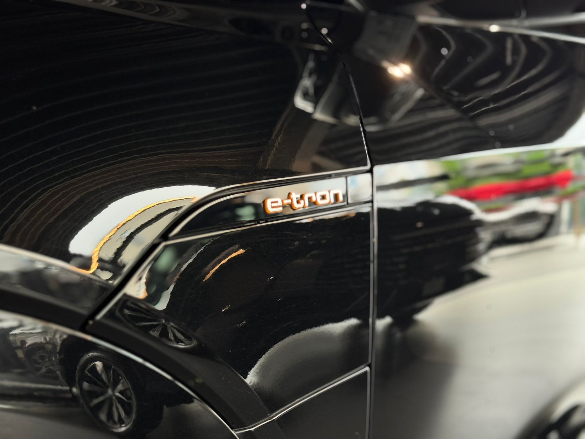 AUDI e-tron 55 S Line Black Edition quattro-image-8