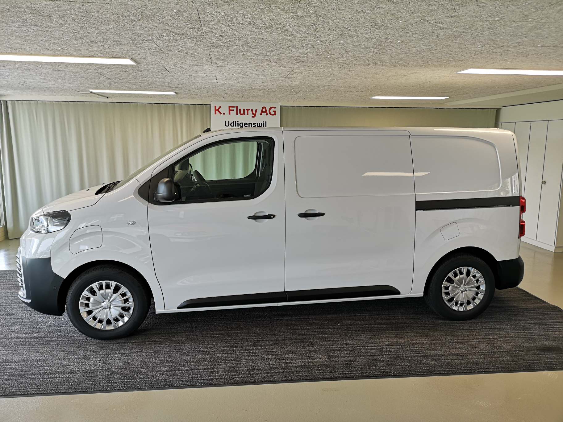 TOYOTA PROACE Van L1 75KWh Advanced-image-1