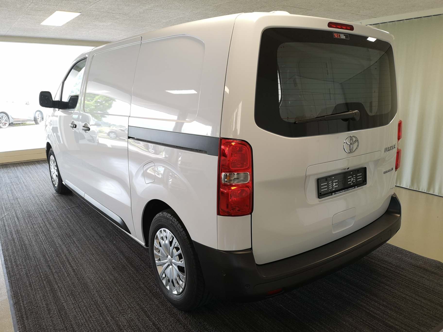 TOYOTA PROACE Van L1 75KWh Advanced-image-2