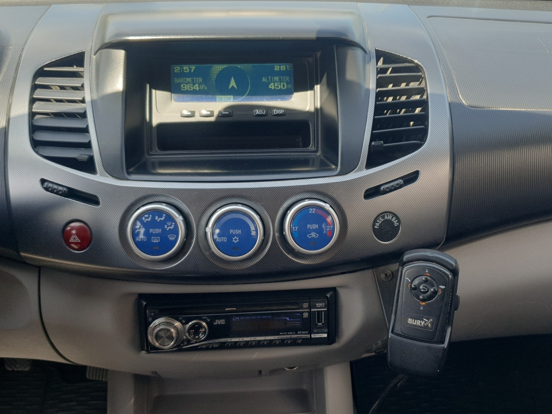 MITSUBISHI L 200 4x4 D-Cab pick-up 2.5D 136cv 4x4 Invite-image-8
