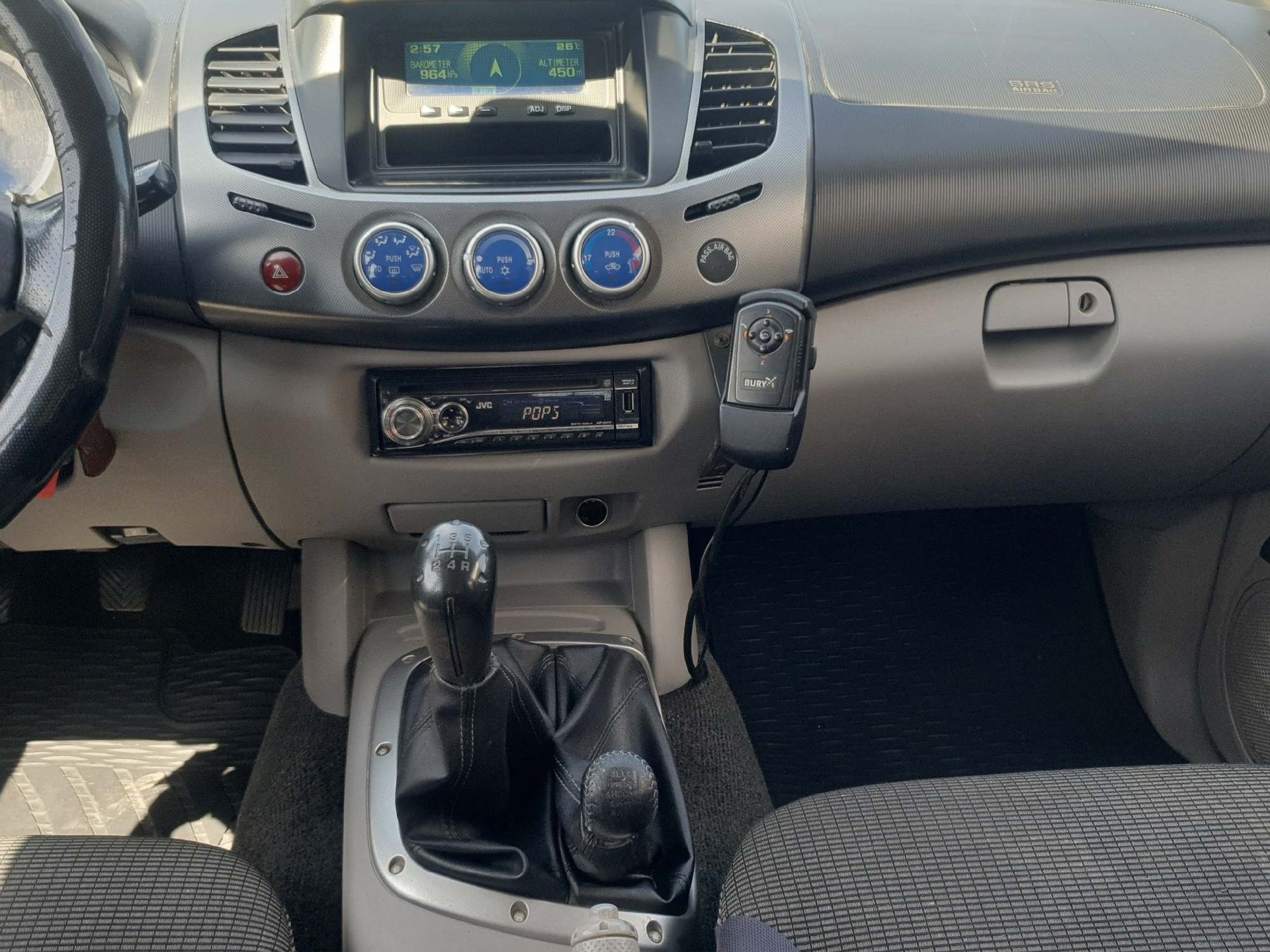 MITSUBISHI L 200 4x4 D-Cab pick-up 2.5D 136cv 4x4 Invite-image-7