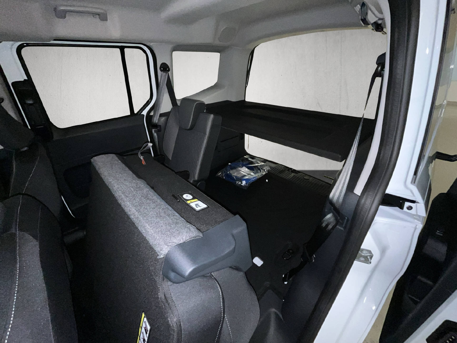 FORD E-Tourneo Courier Titanium-image-26