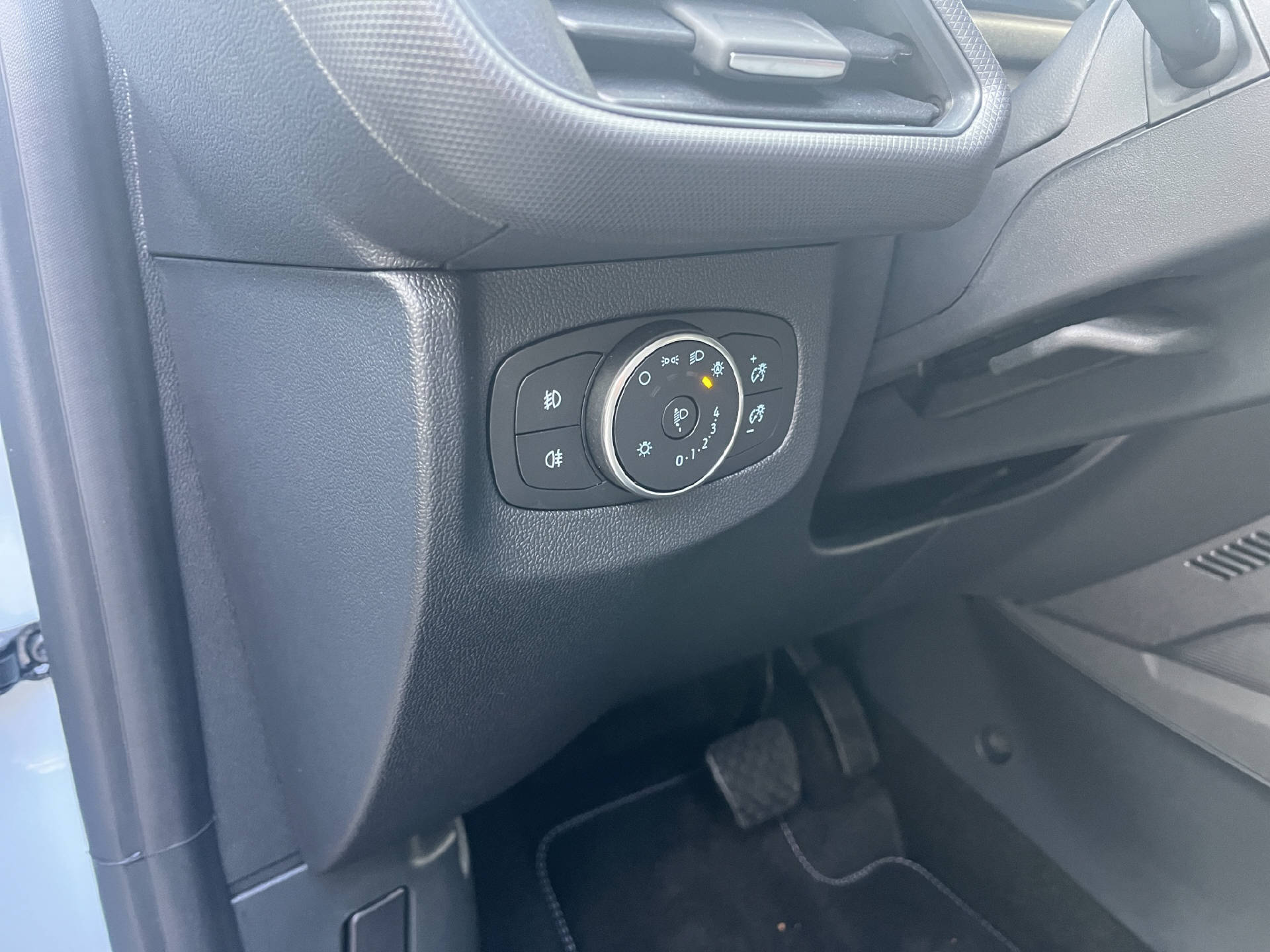 FORD E-Tourneo Courier Titanium-image-28