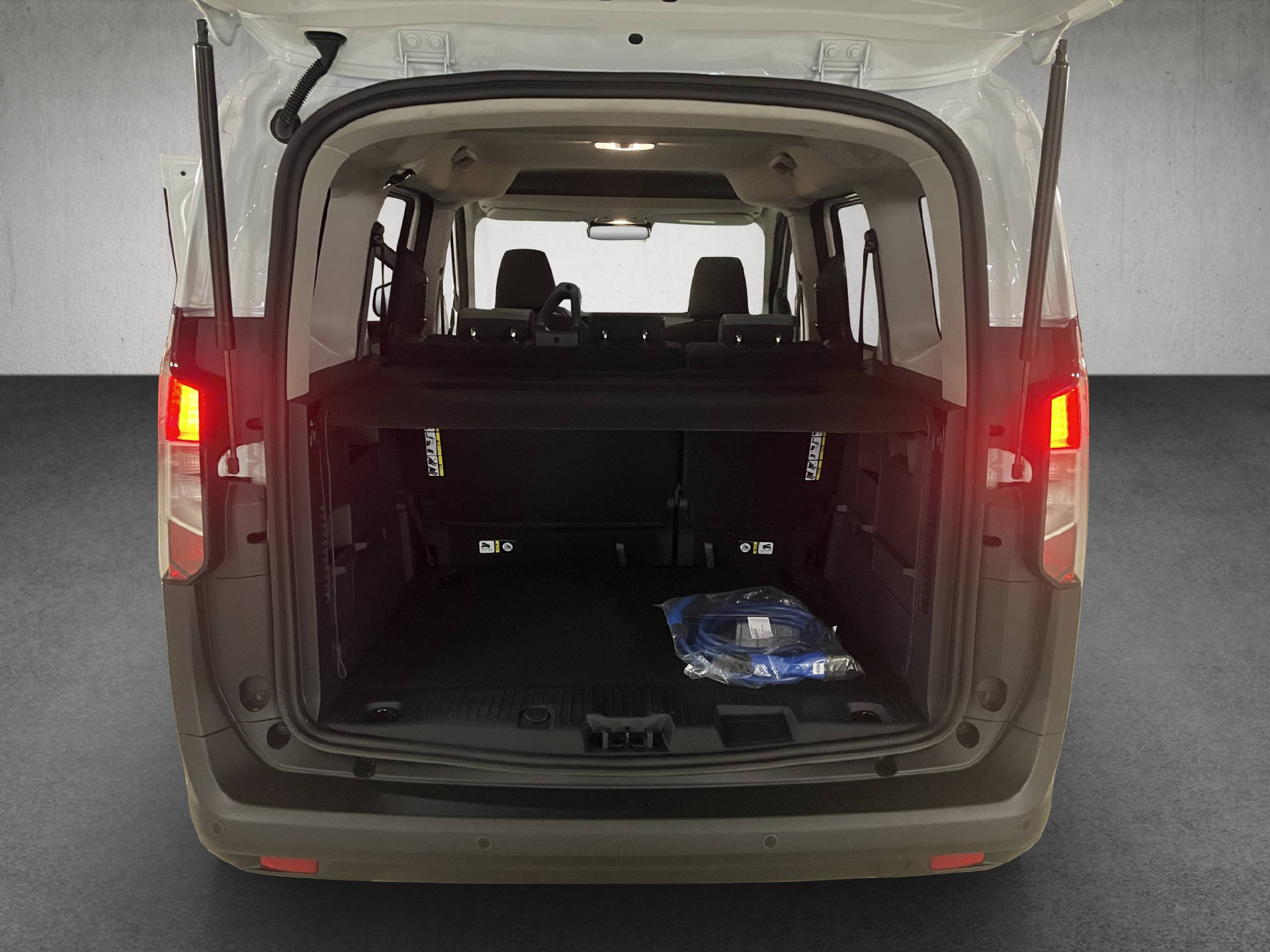 FORD E-Tourneo Courier Titanium-image-20