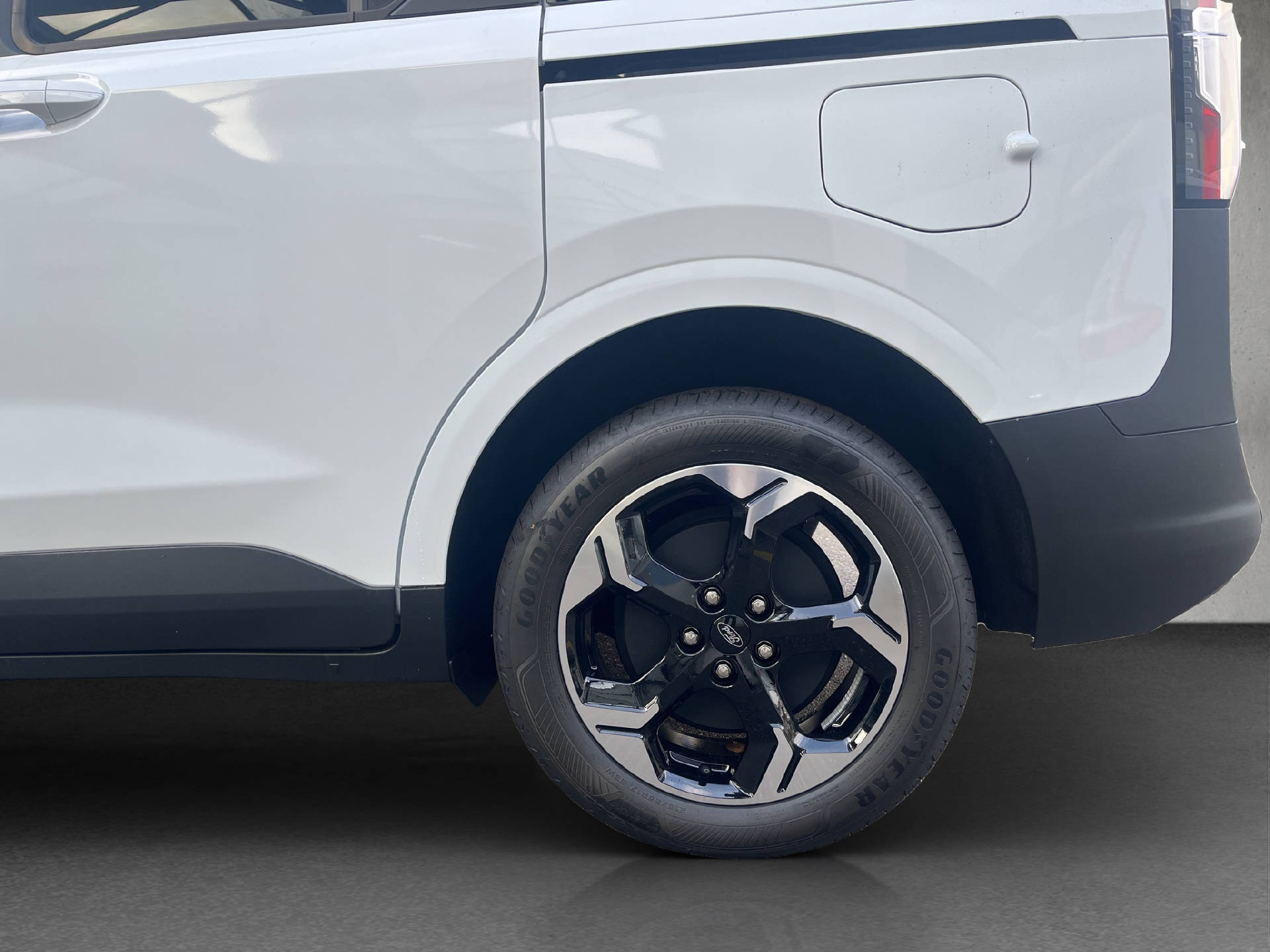 FORD E-Tourneo Courier Titanium-image-25